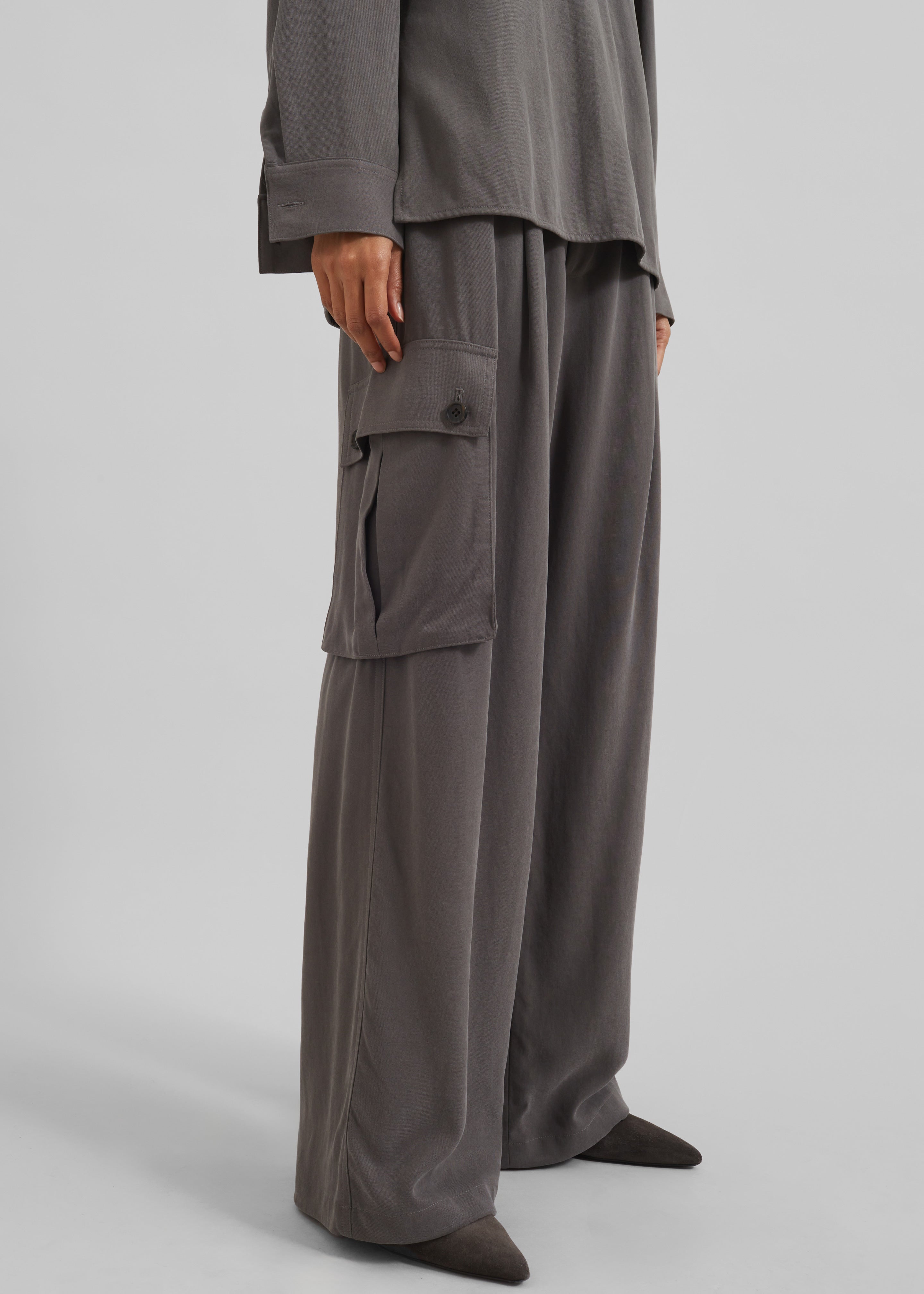 Nyro Cargo Pants - Charcoal – Frankie Shop Europe
