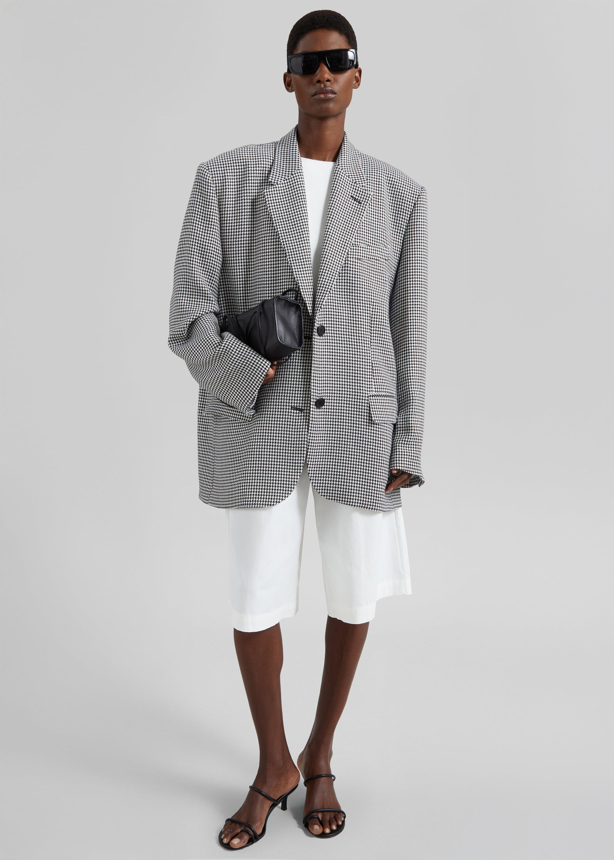 Shop the look image for Blazer Olivella oversize à épaulettes - Pied-de-poule noir