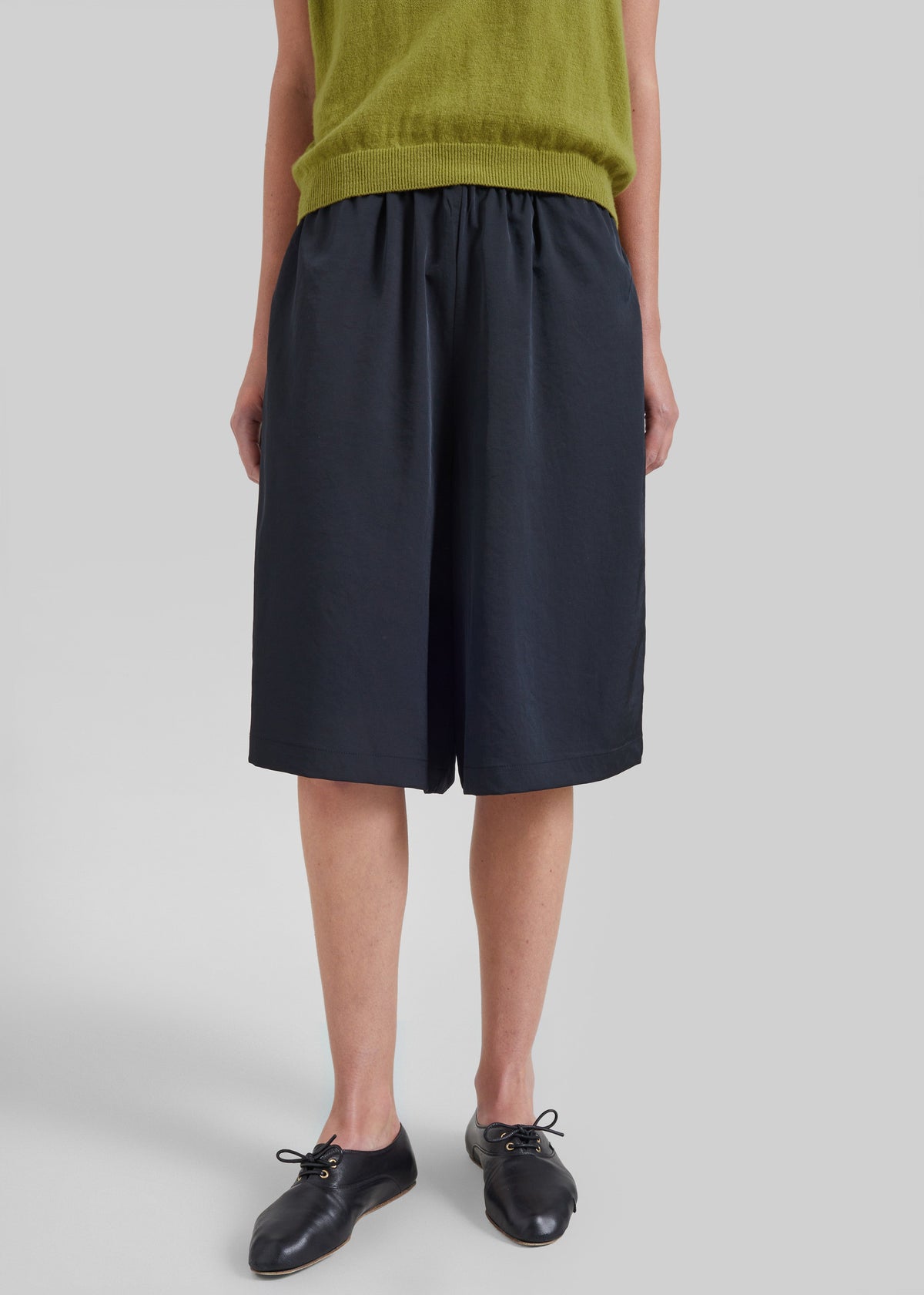 Olyne Satin Wide Bermuda Shorts - Black - 2