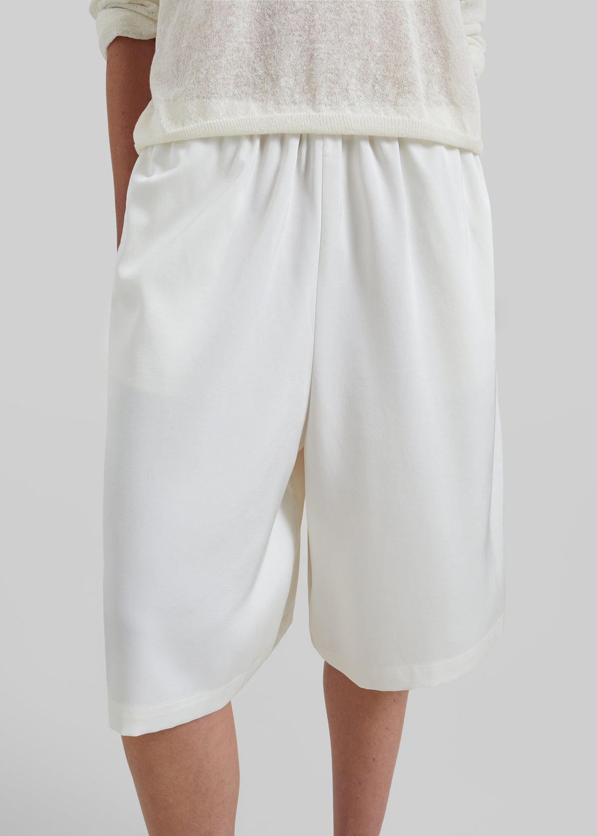 Olyne Satin Wide Bermuda Shorts - Ivory - 4