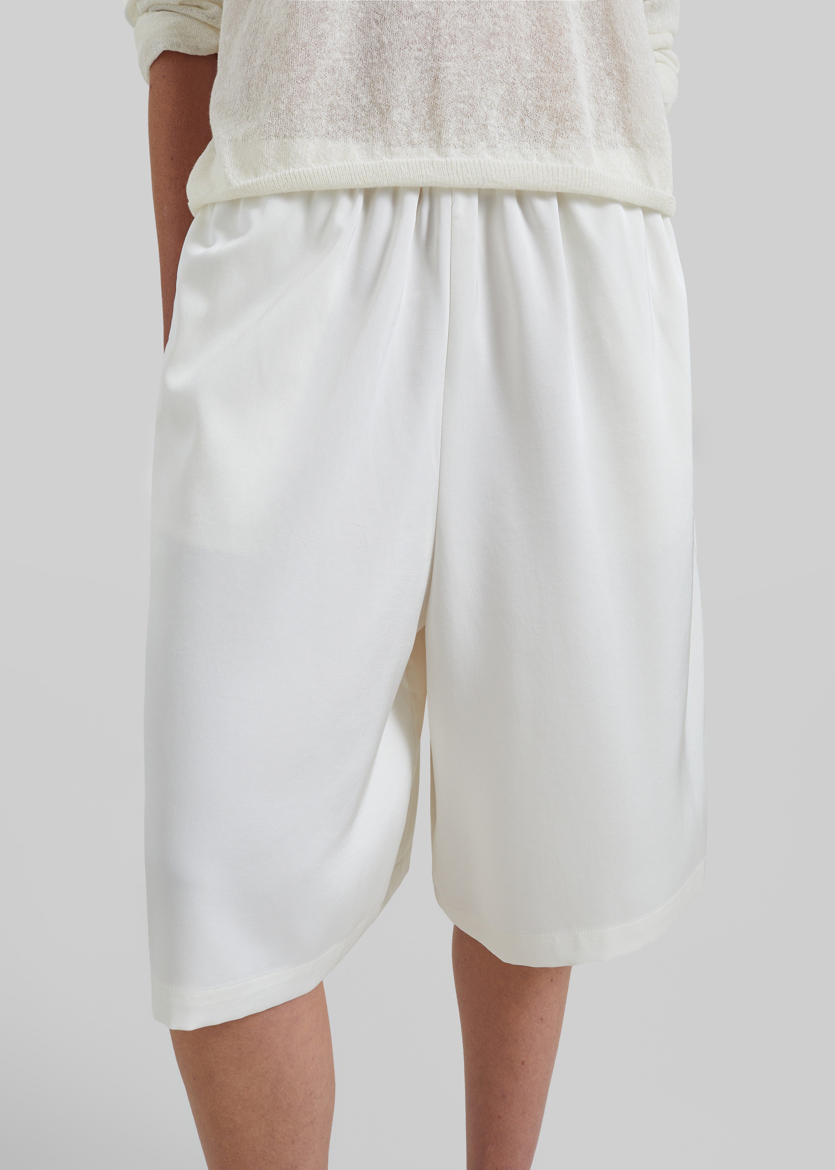 Olyne Satin Wide Bermuda Shorts - Ivory - 4