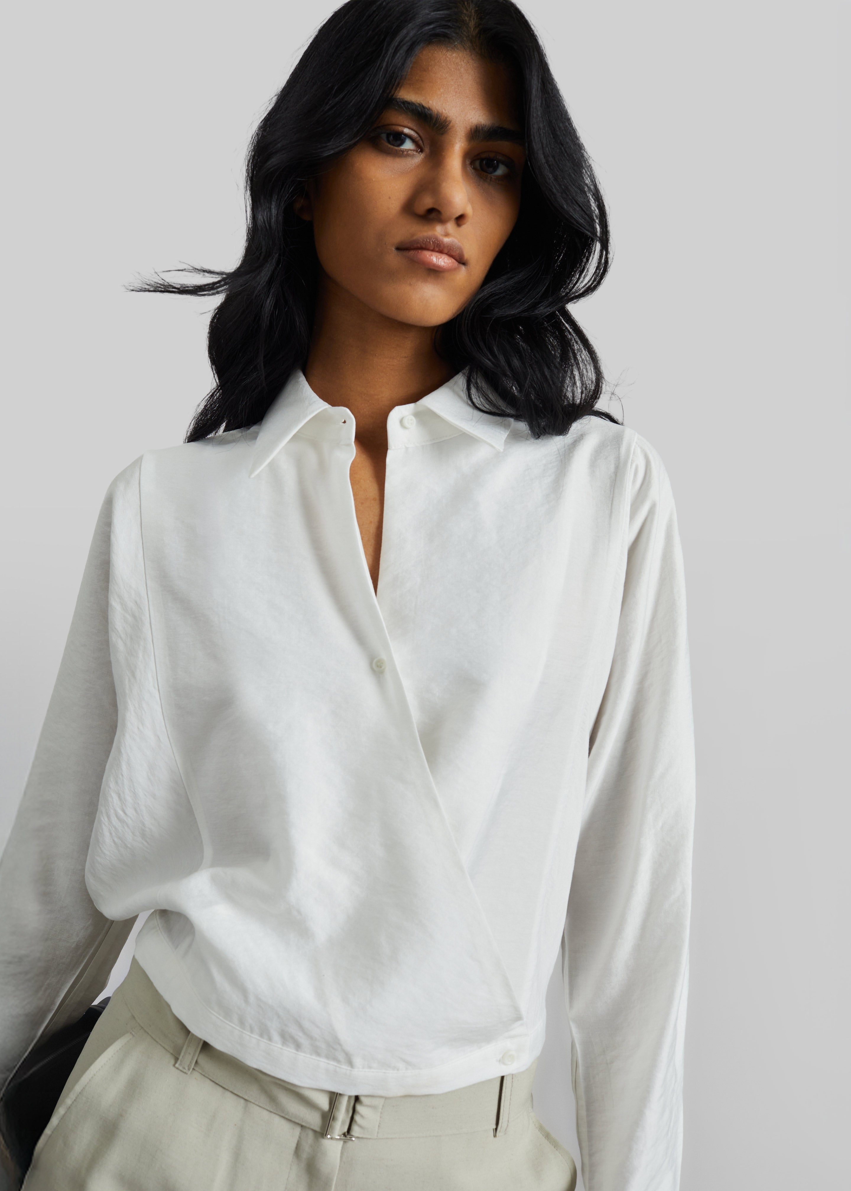 Orsel Cropped Crossover Shirt - White – The Frankie Shop Europe