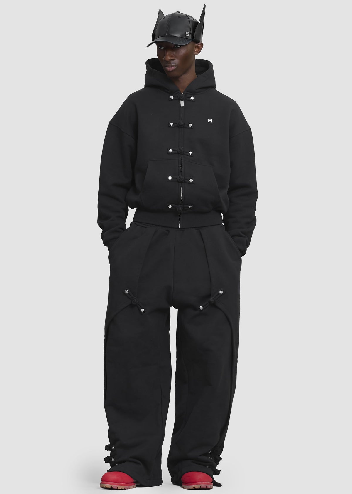 Shop the look image for Pieces Uniques pantaloni jogger Ma Gua - Moshui Black