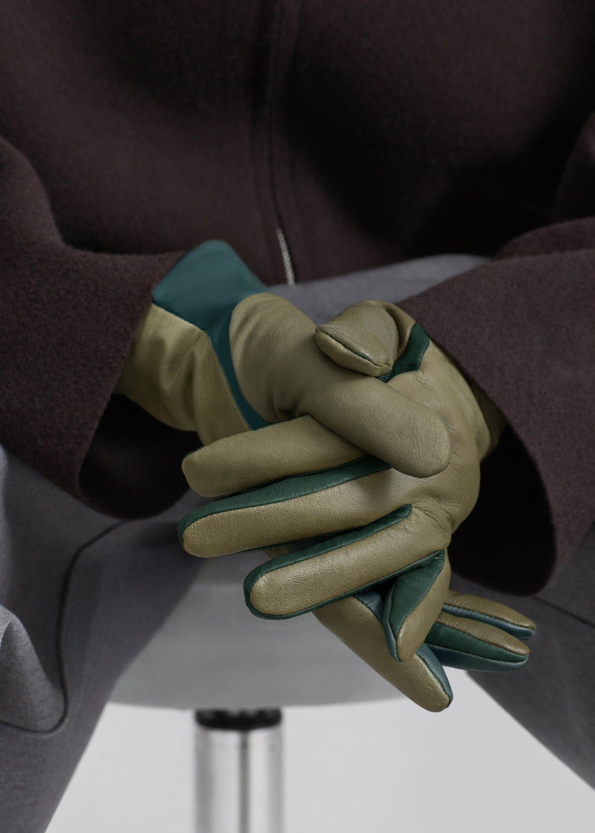 Rion Bicolor Short Leather Gloves - Pine/Bottle Green