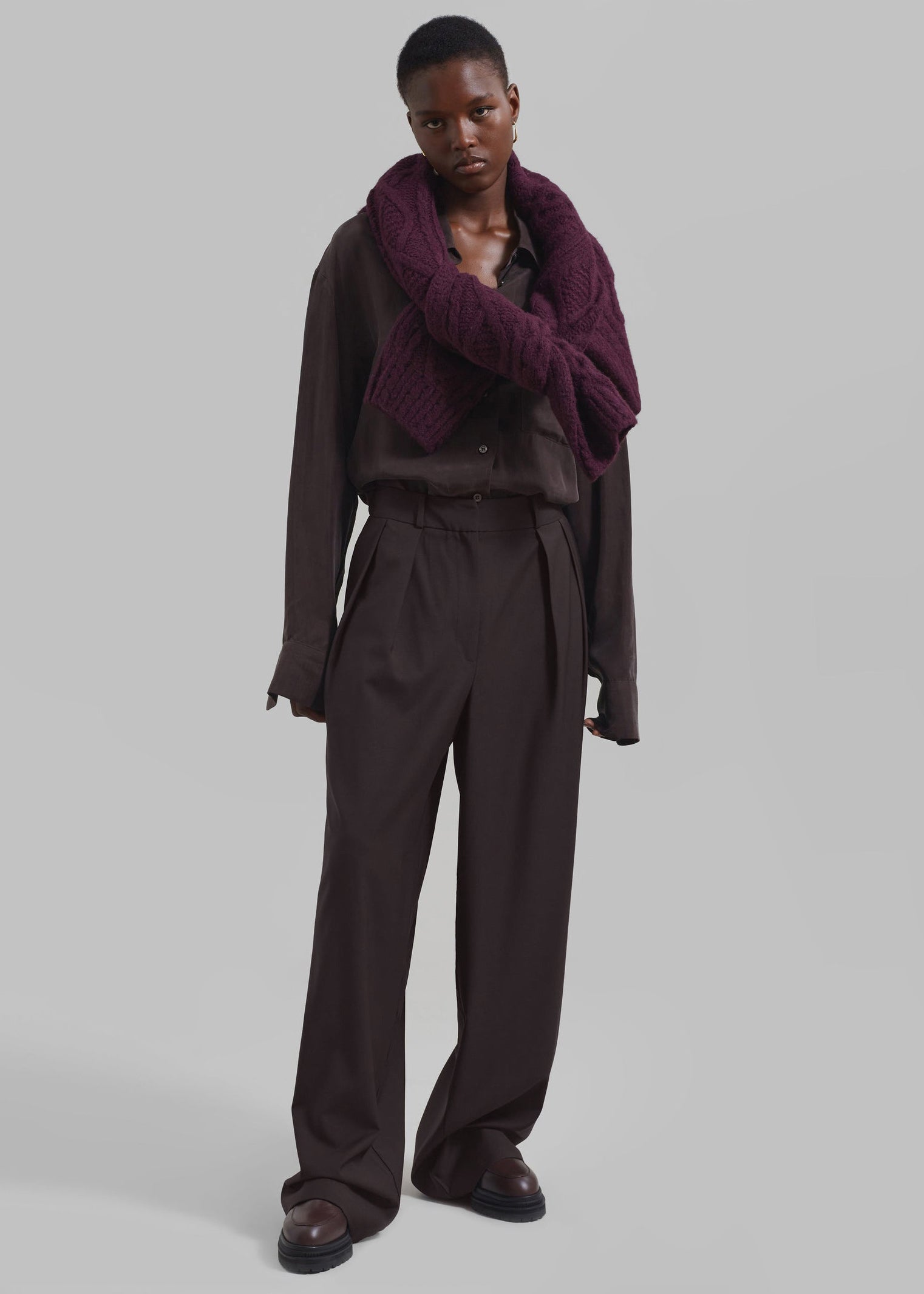 LOOPE ルーペ OUTSIDE PLEATED TROUSERS 33 L Ripley Pleated Trousers - Brown – The Frankie Shop Europe