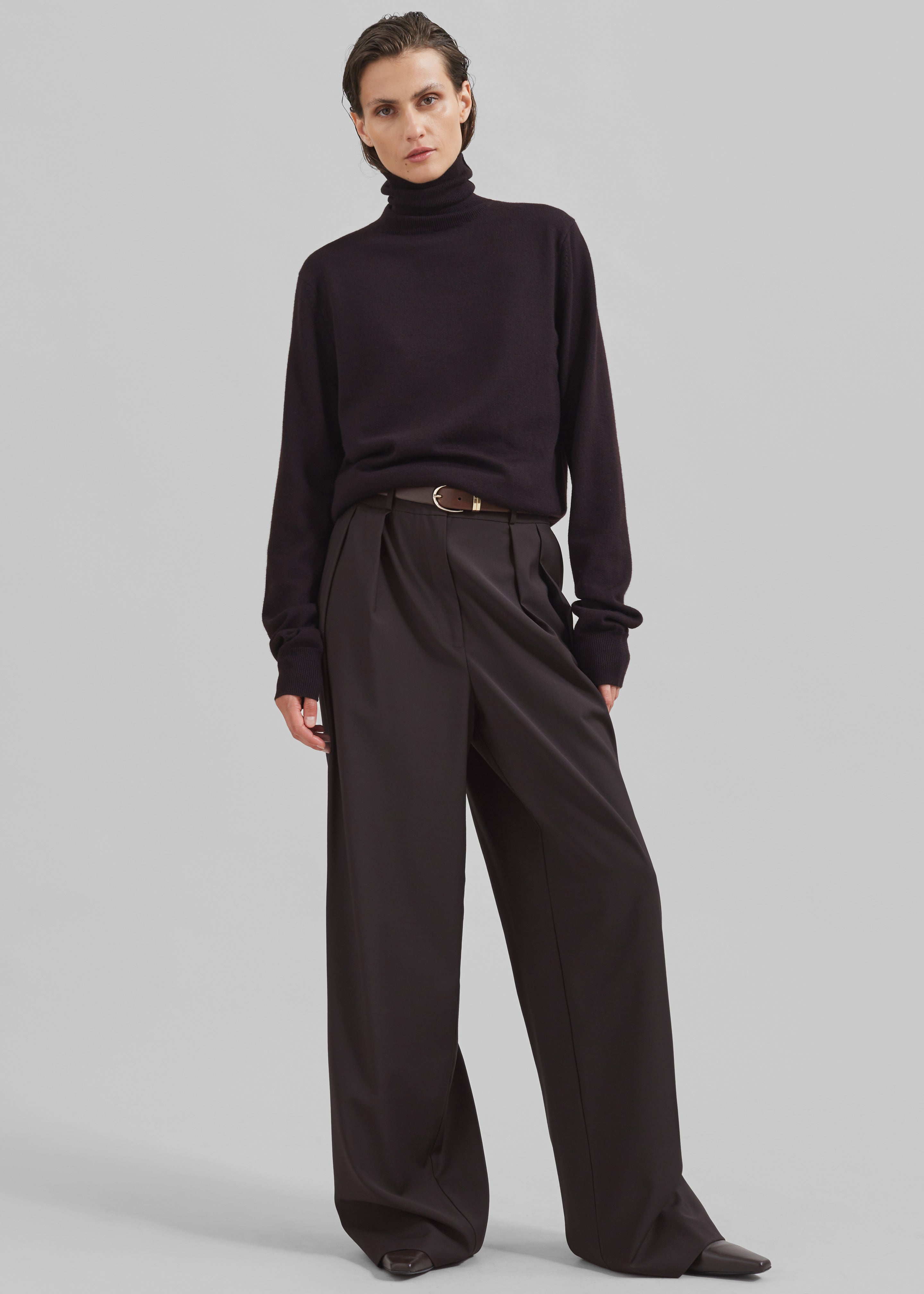 Ripley Pleated Trousers - Brown – The Frankie Shop Europe