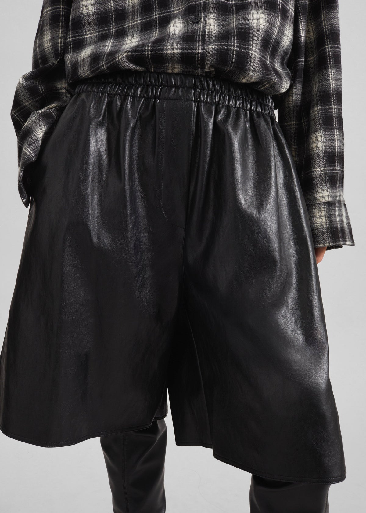 Risarven Faux Leather Bermuda Shorts - Black - 4