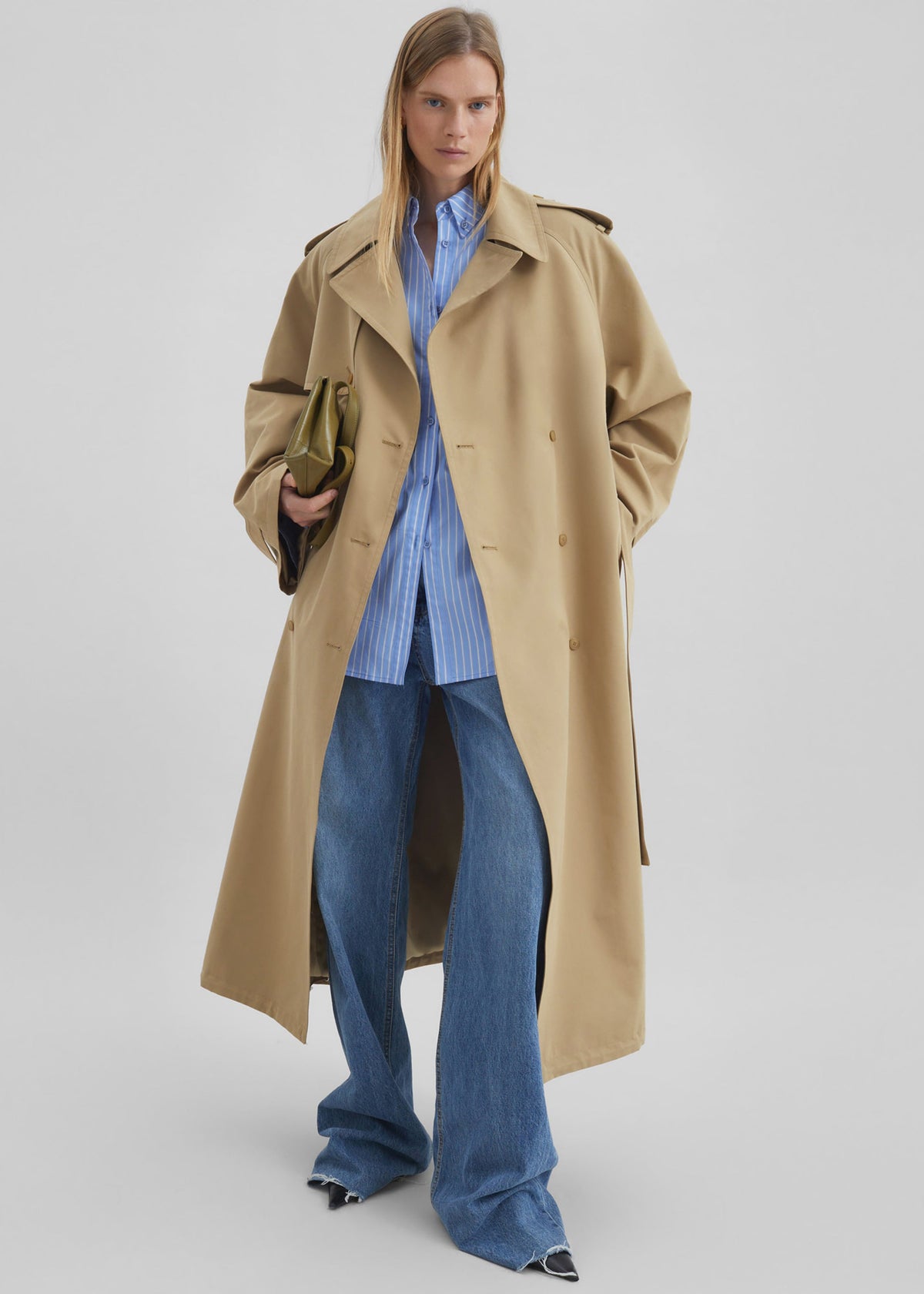 The Frankie Shop Riva cotton trench coat camel – best oversized spring trench coat for women 2026
