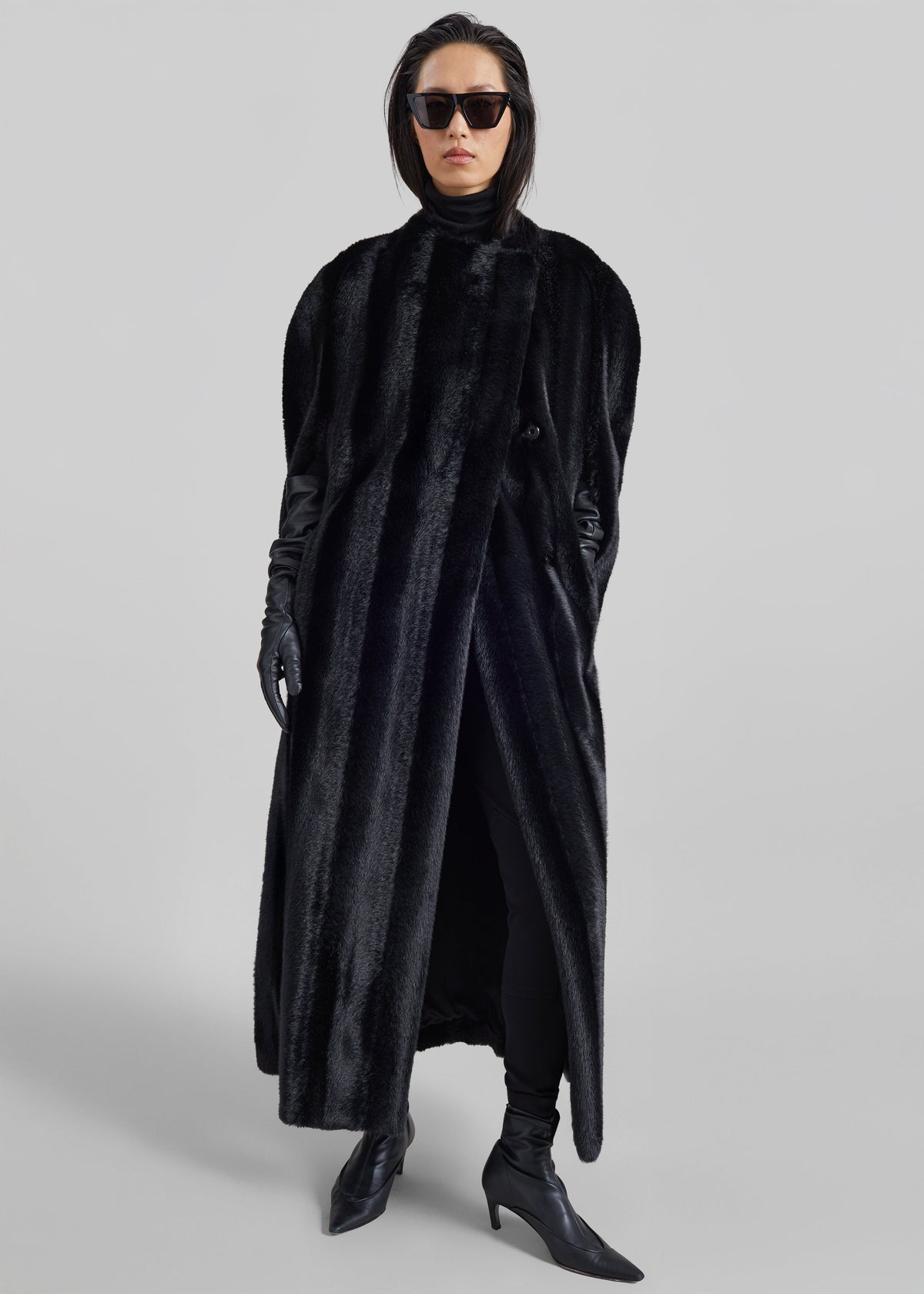 Shop the look image for Mantella lunga Rose in pelliccia sintetica - Nero
