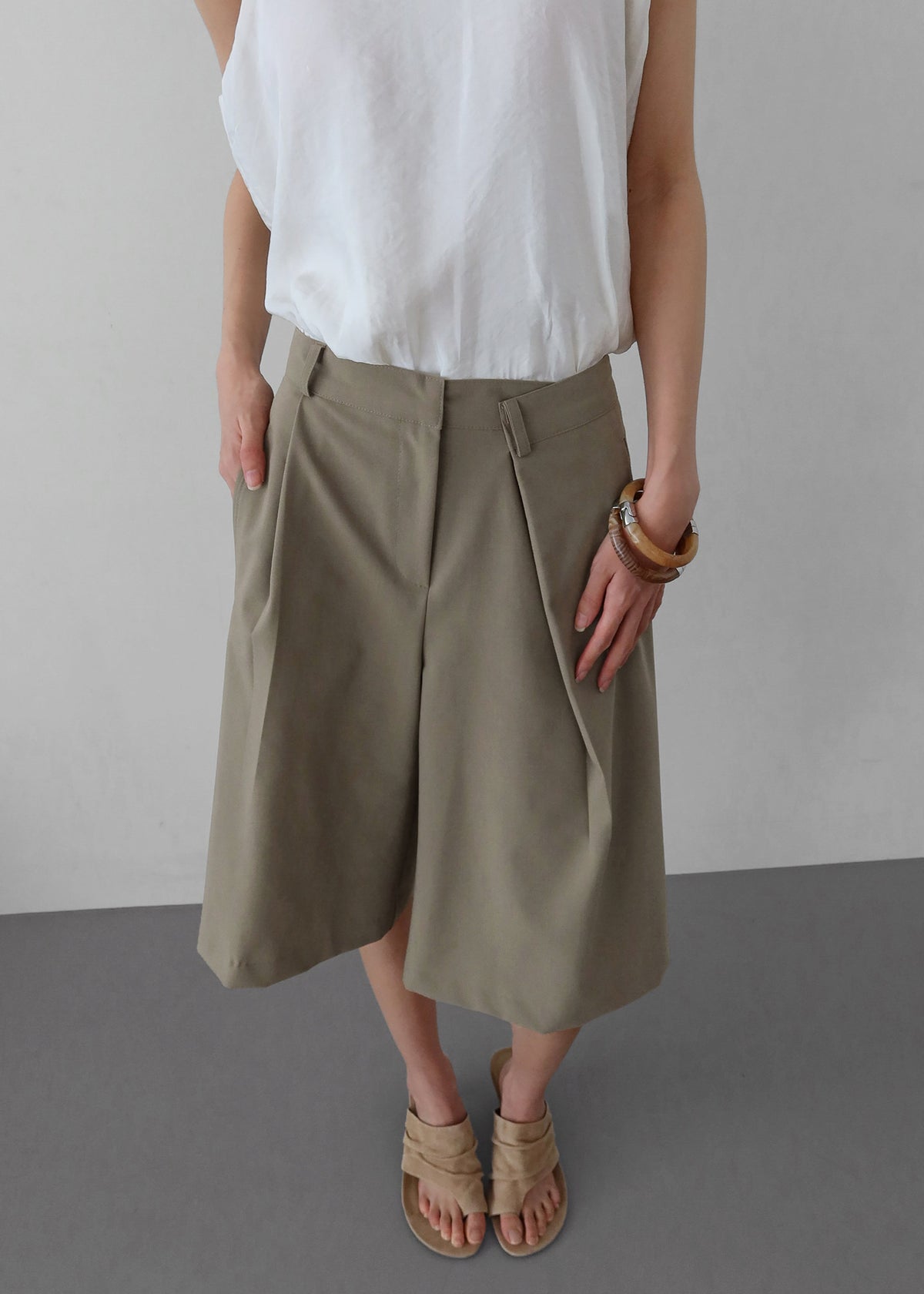 Rove Pleated Bermuda Shorts - Olive - 3