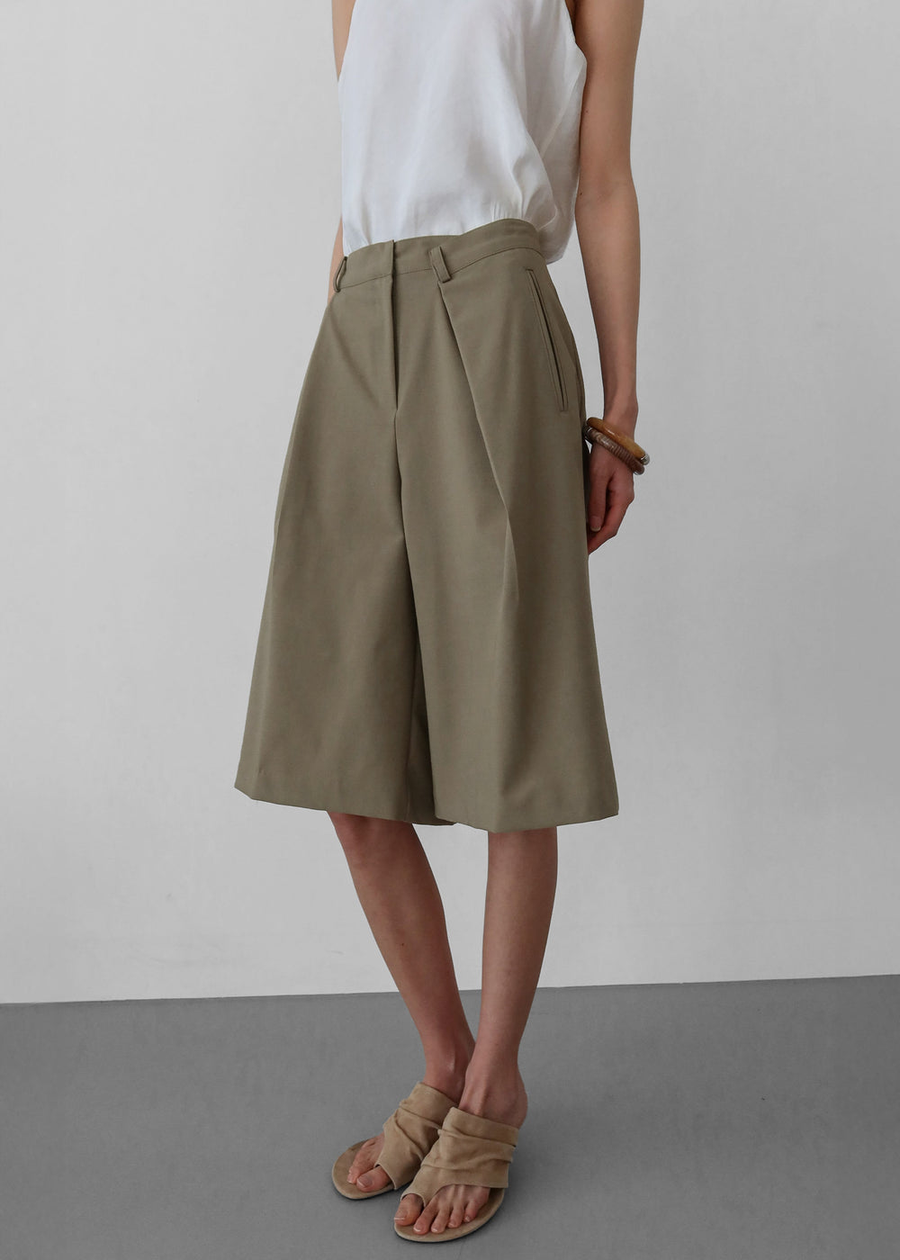 Rove Pleated Bermuda Shorts - Olive
