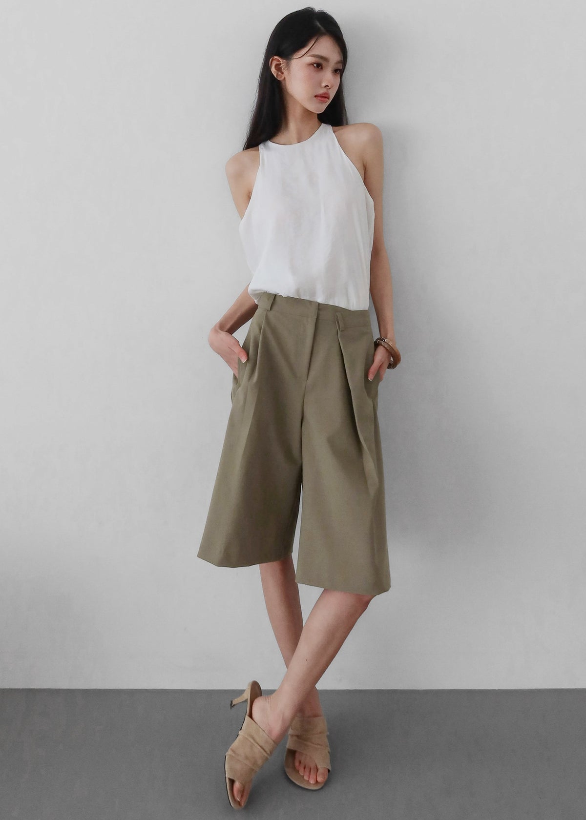 Rove Pleated Bermuda Shorts - Olive - 4