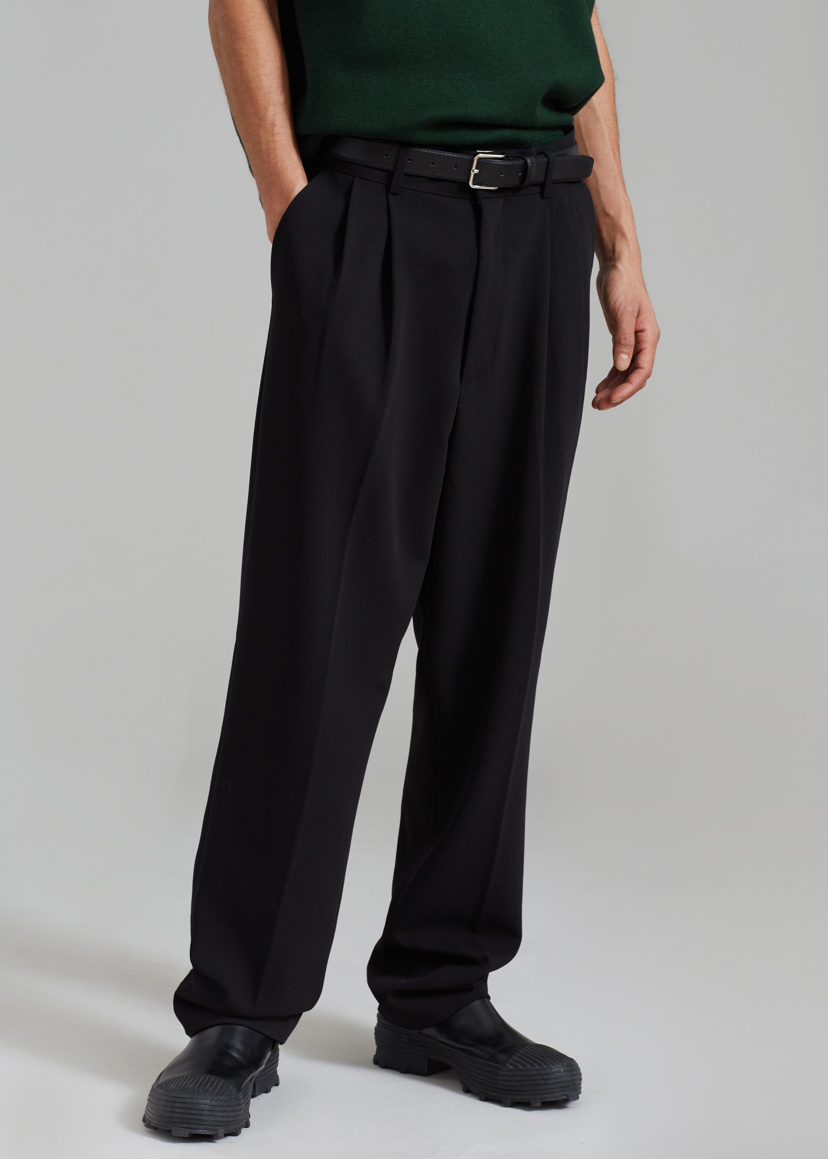 Russel Pleated Trousers - Black - 2