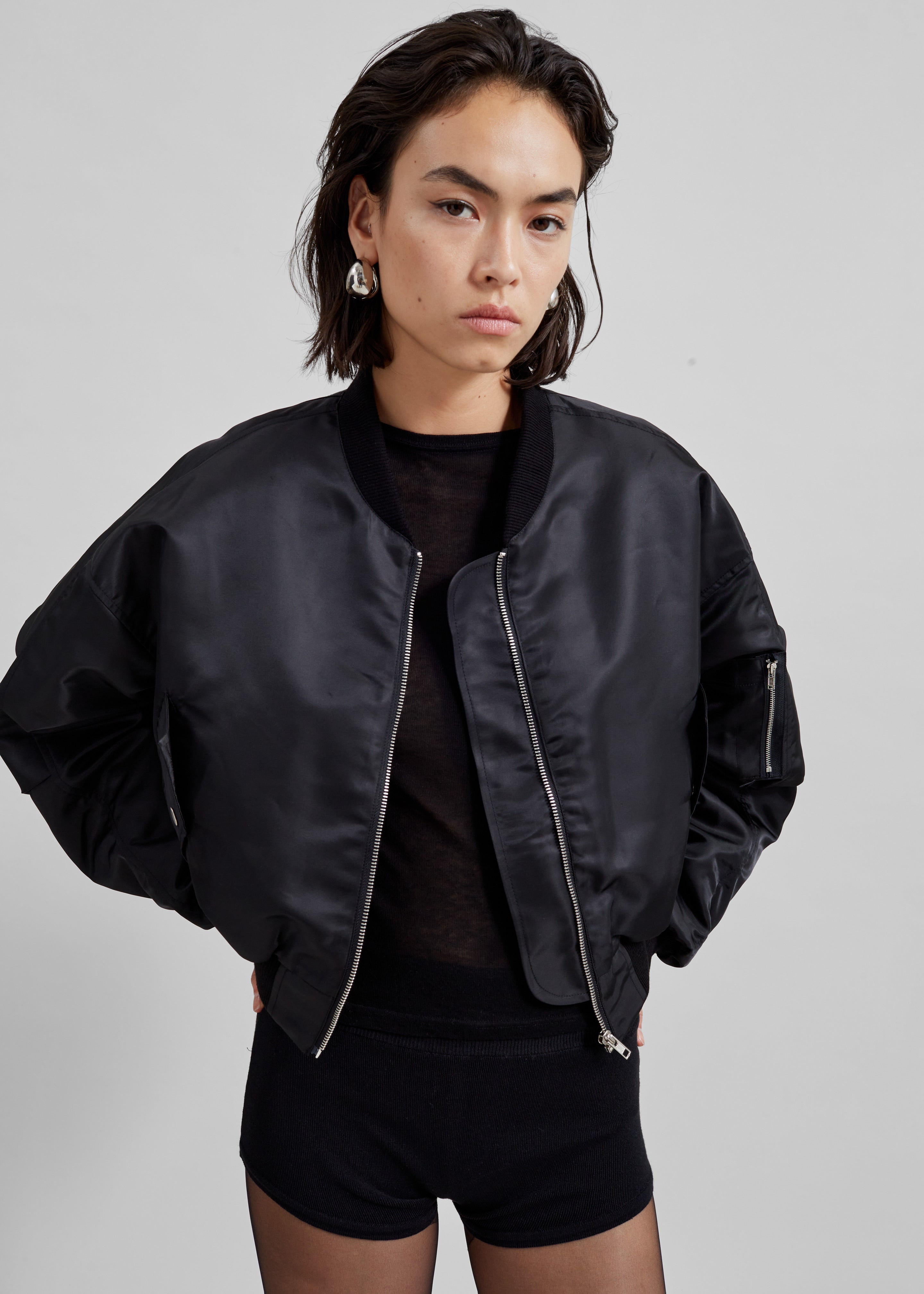 Sana Oversized Cropped Bomber x Barbie™ - Black - 6