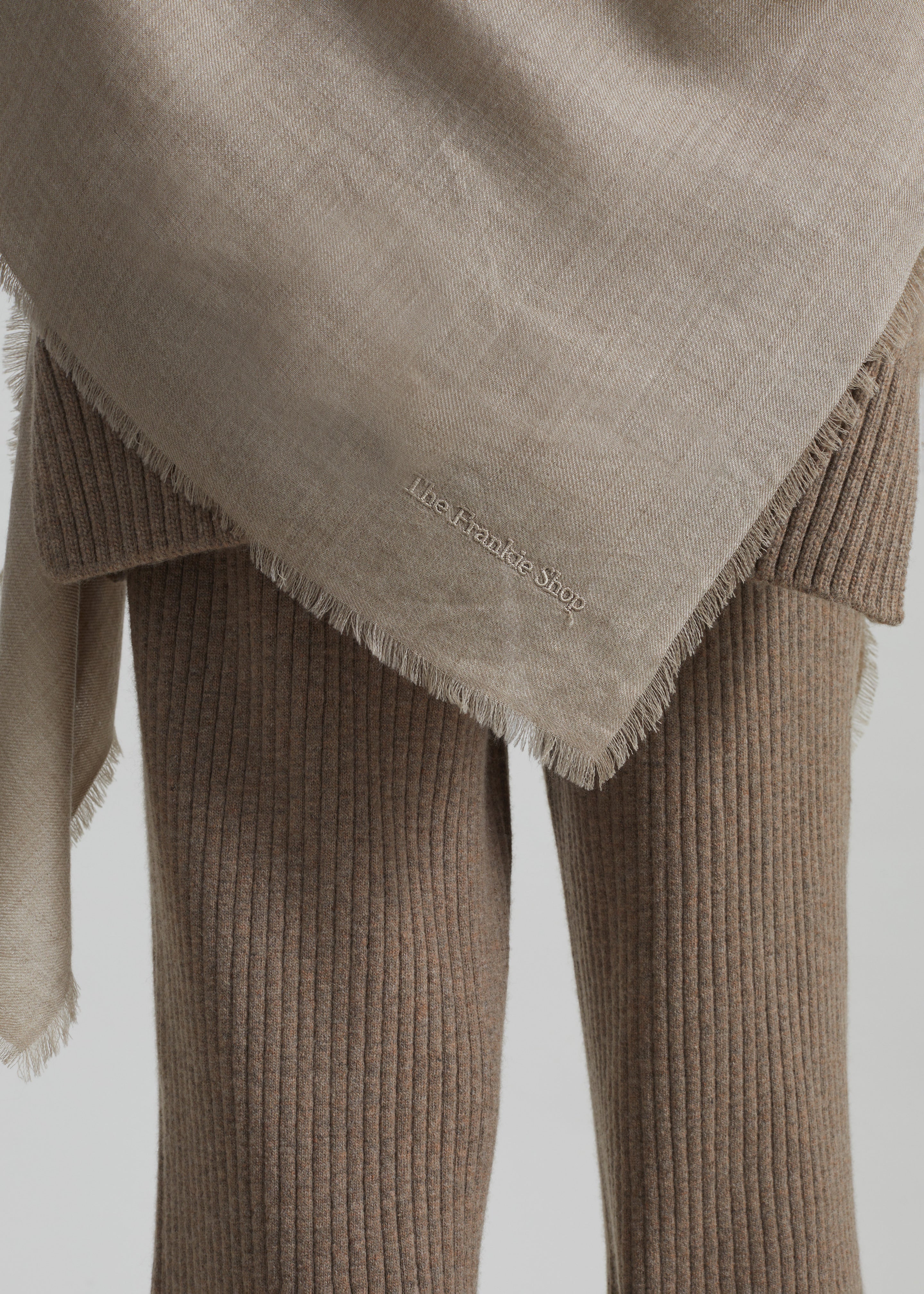 Sanova Cashmere Twill Scarf - Taupe – The Frankie Shop Europe