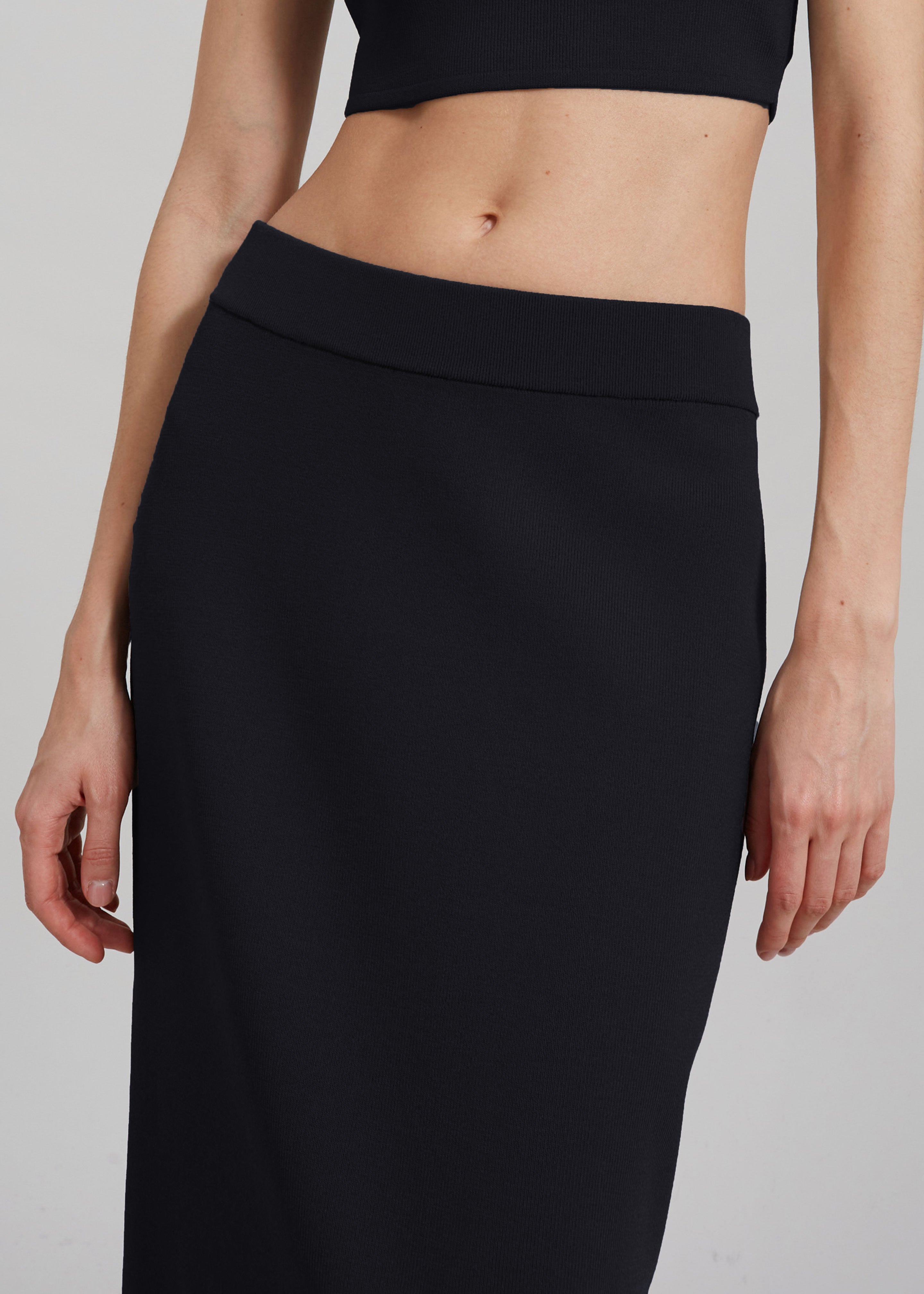 Long black 2024 pencil skirt knit