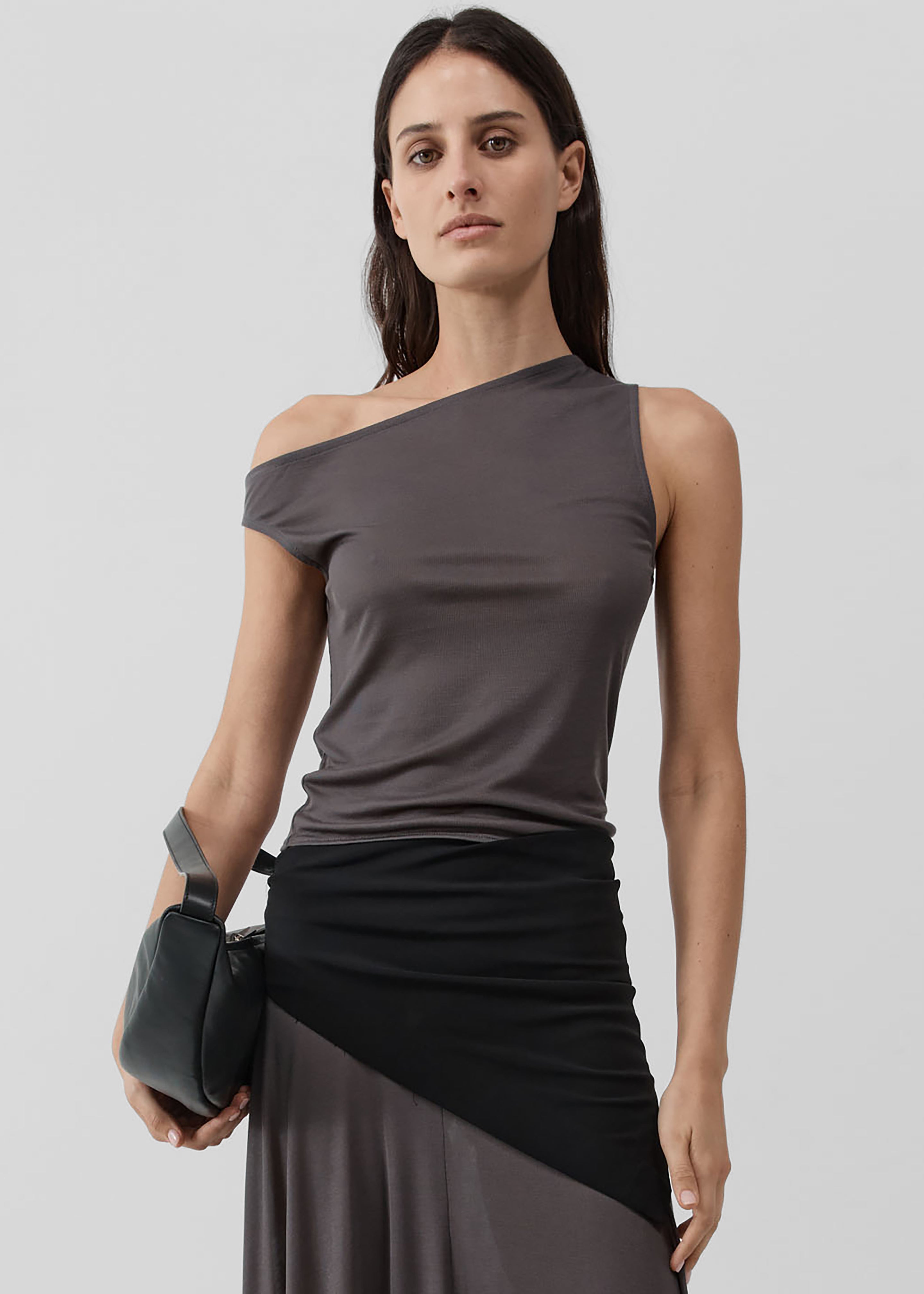 St. Agni Fine Jersey Asymm Top - Soot – The Frankie Shop Europe
