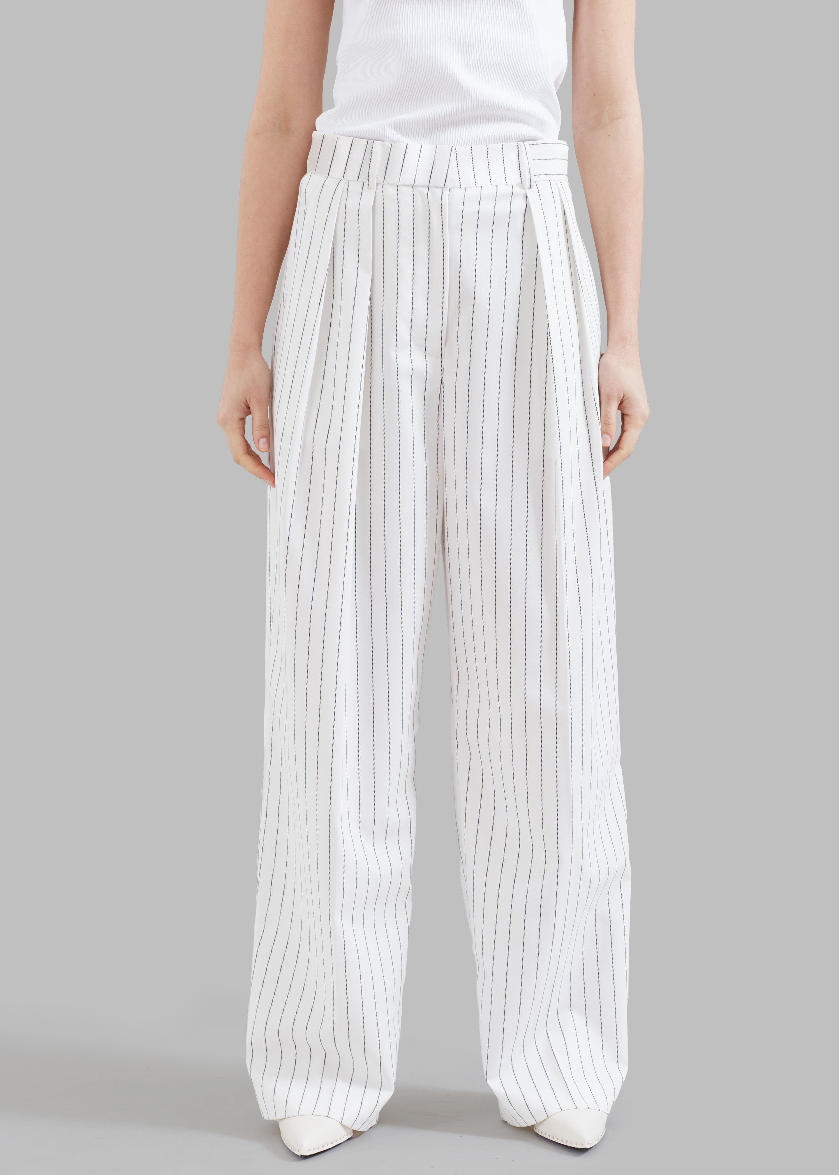 Tansy Fluid Pleated Trousers - White - 4