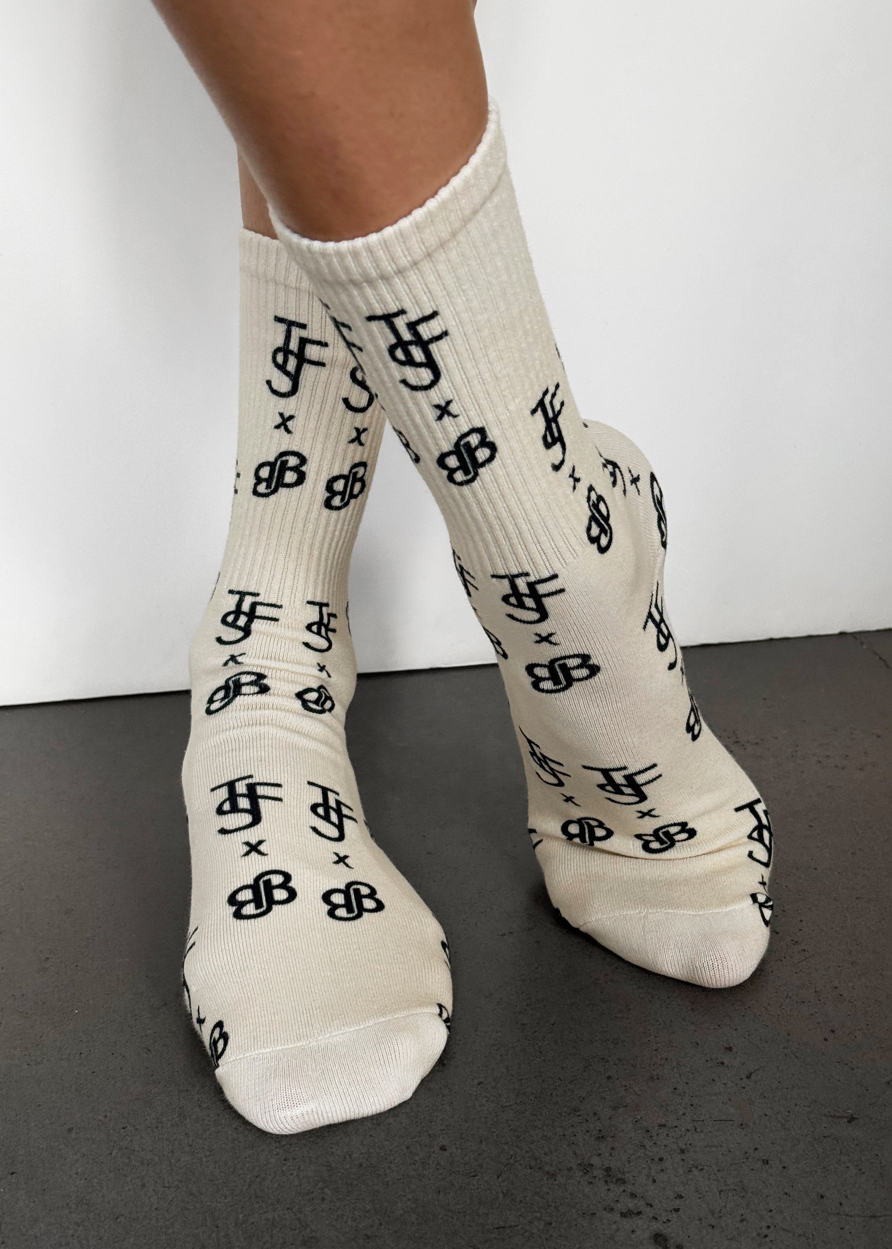 TFS All Over Logo Socks x Barbie™ - Vanilla - 3