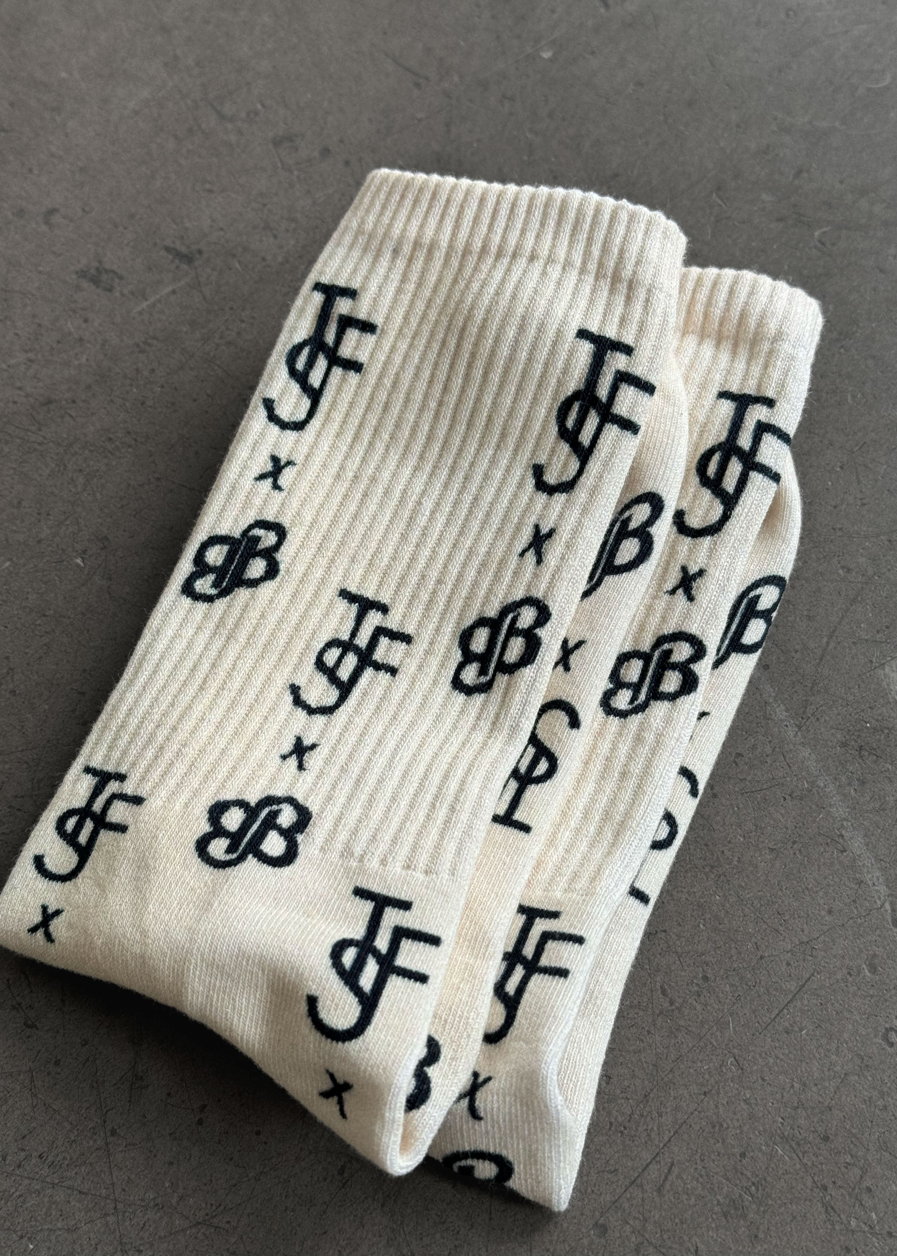 TFS All Over Logo Socks x Barbie™ - Vanilla - 4