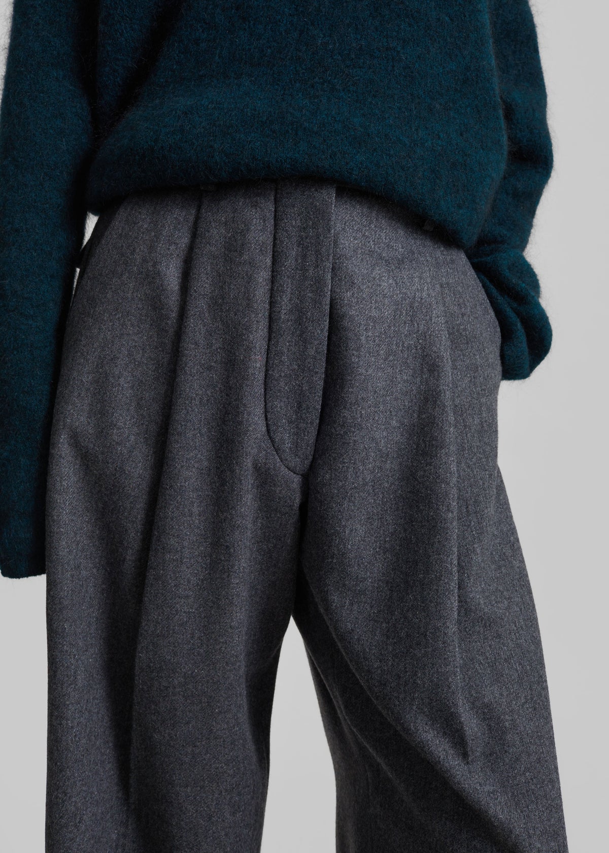TheLatest Billie Wool Trousers - Dark Grey