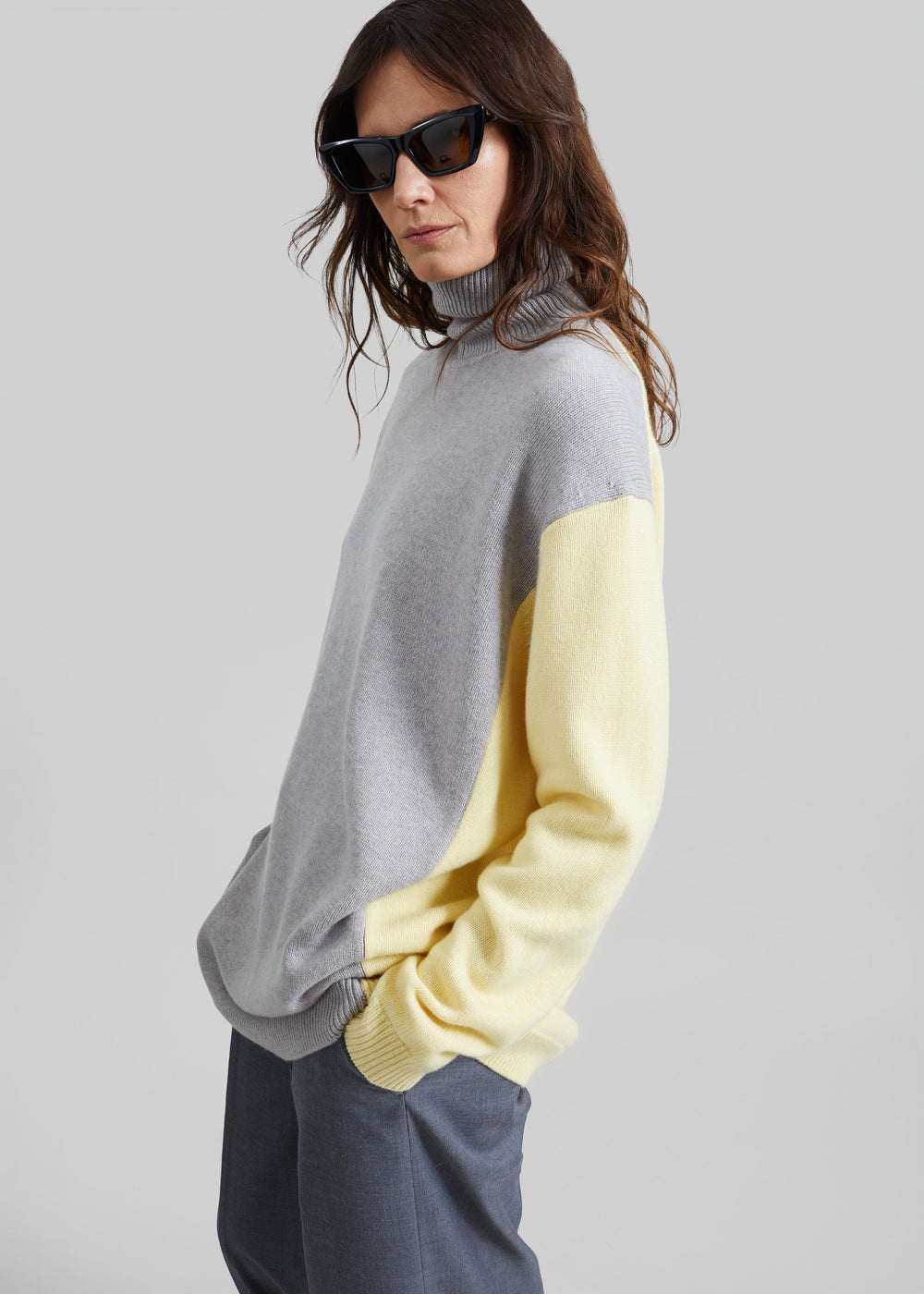 Abito Tilda in maglia bicolore con collo dolcevita - Grigio chiaro