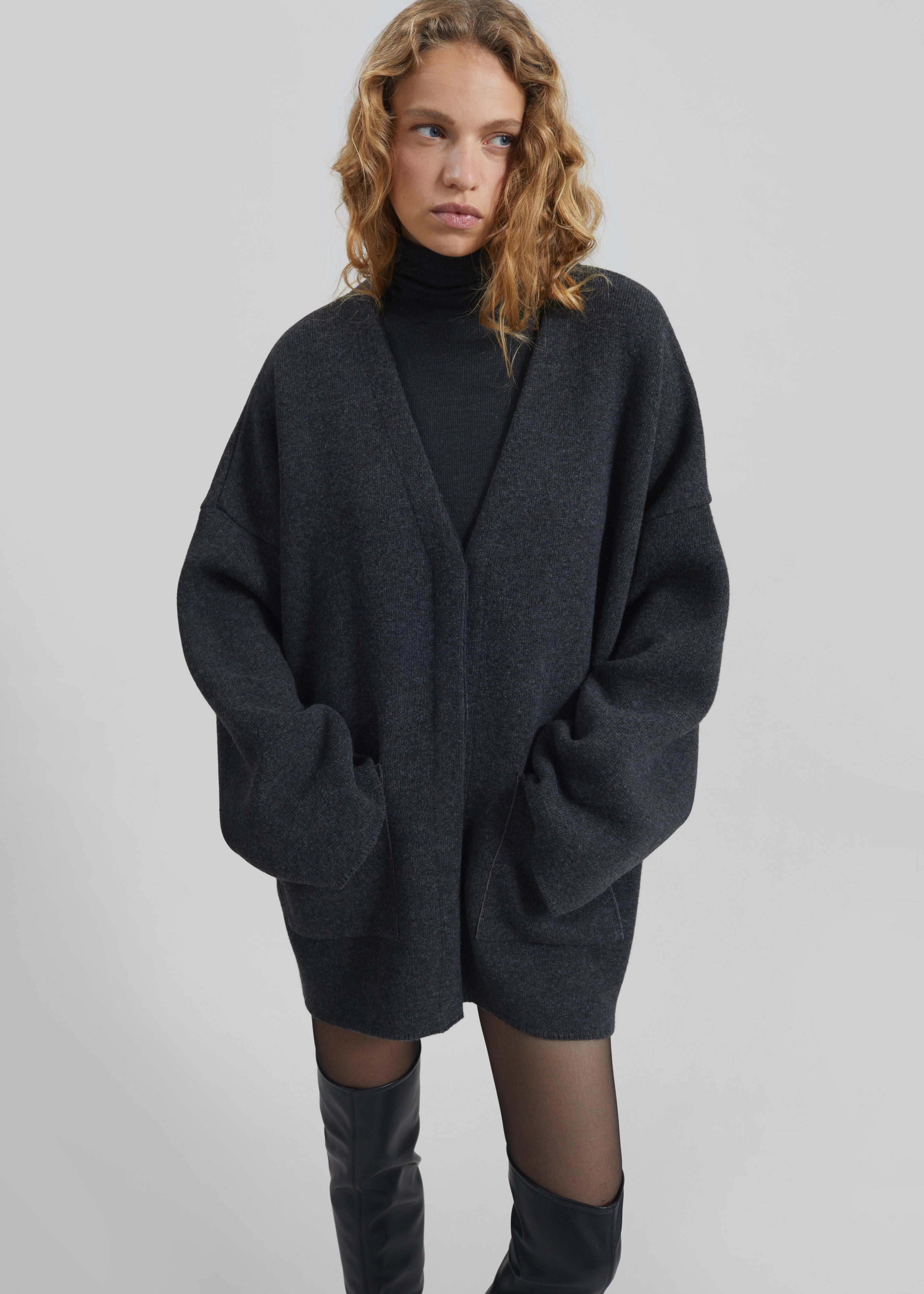Tynset Oversized Cardigan - Charcoal – The Frankie Shop Europe