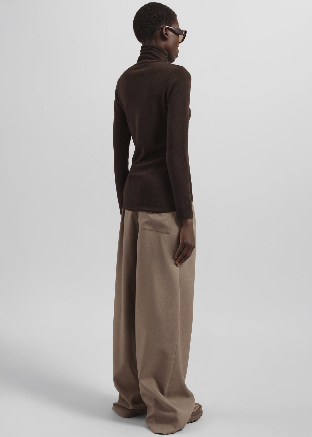 Utica Thin Turtleneck Sweater - Brown - 6