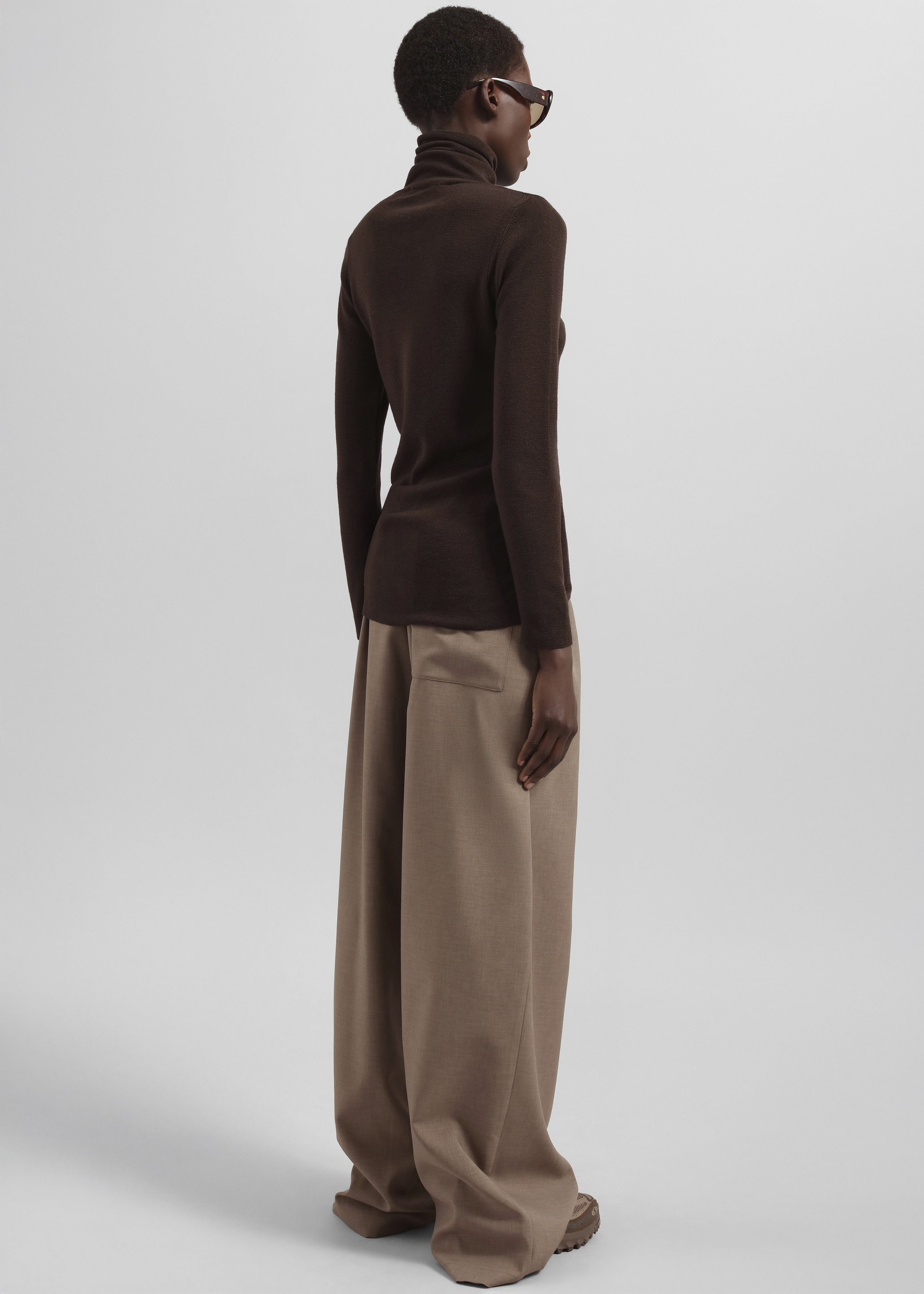 Utica Thin Turtleneck Sweater - Brown - 6