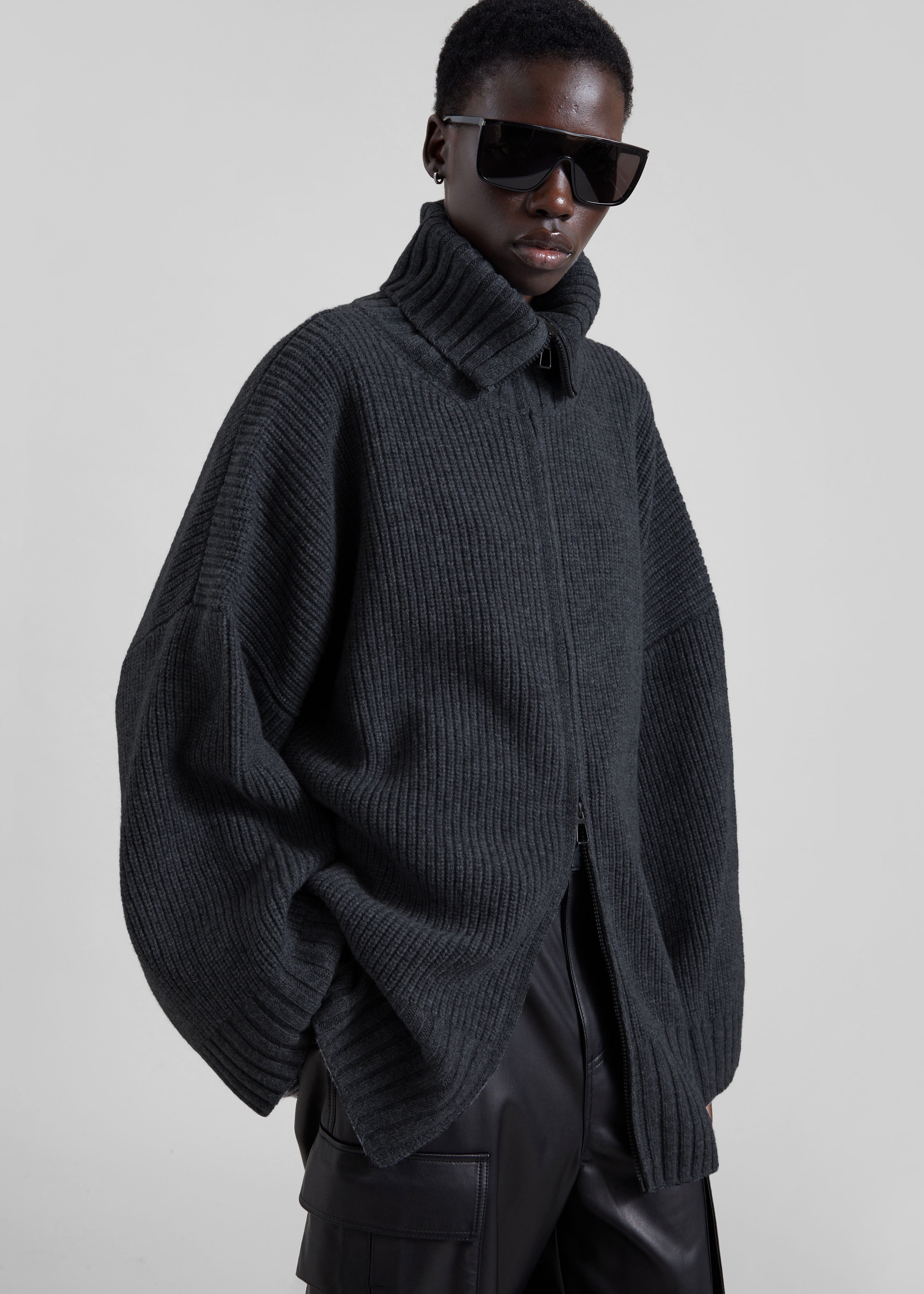 Veda Oversized Zip-Up Cardigan - Charcoal – The Frankie Shop Europe