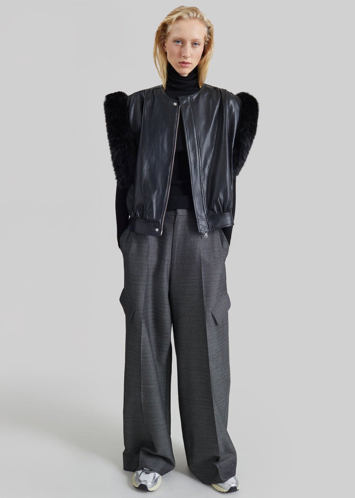 Shop the look image for Gilet Vieste con giromanica in pelliccia sintetica- Nero