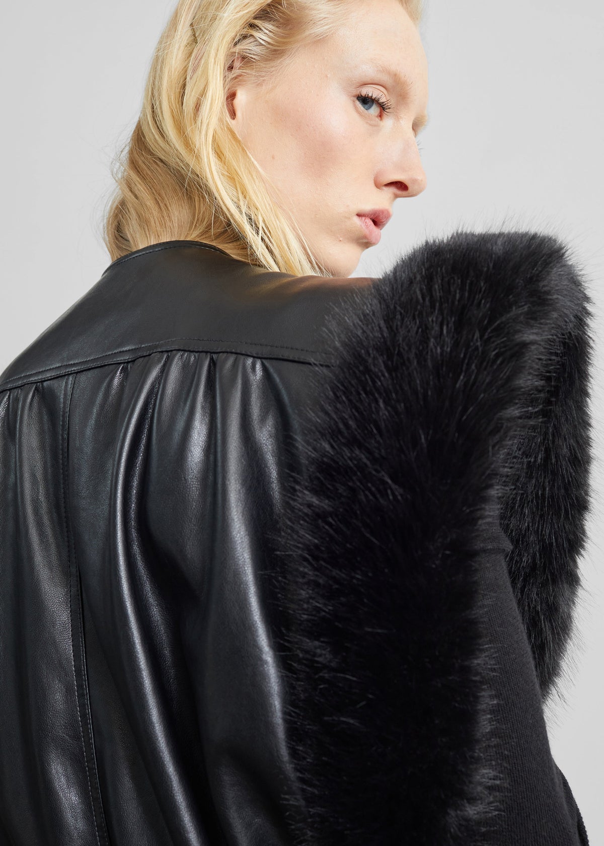 Gilet Vieste con giromanica in pelliccia sintetica- Nero