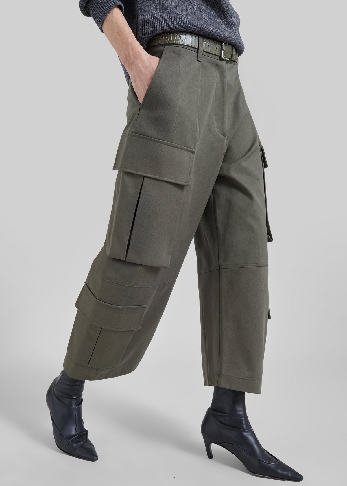 Villeron Cropped Cargo Pants - Dark Olive