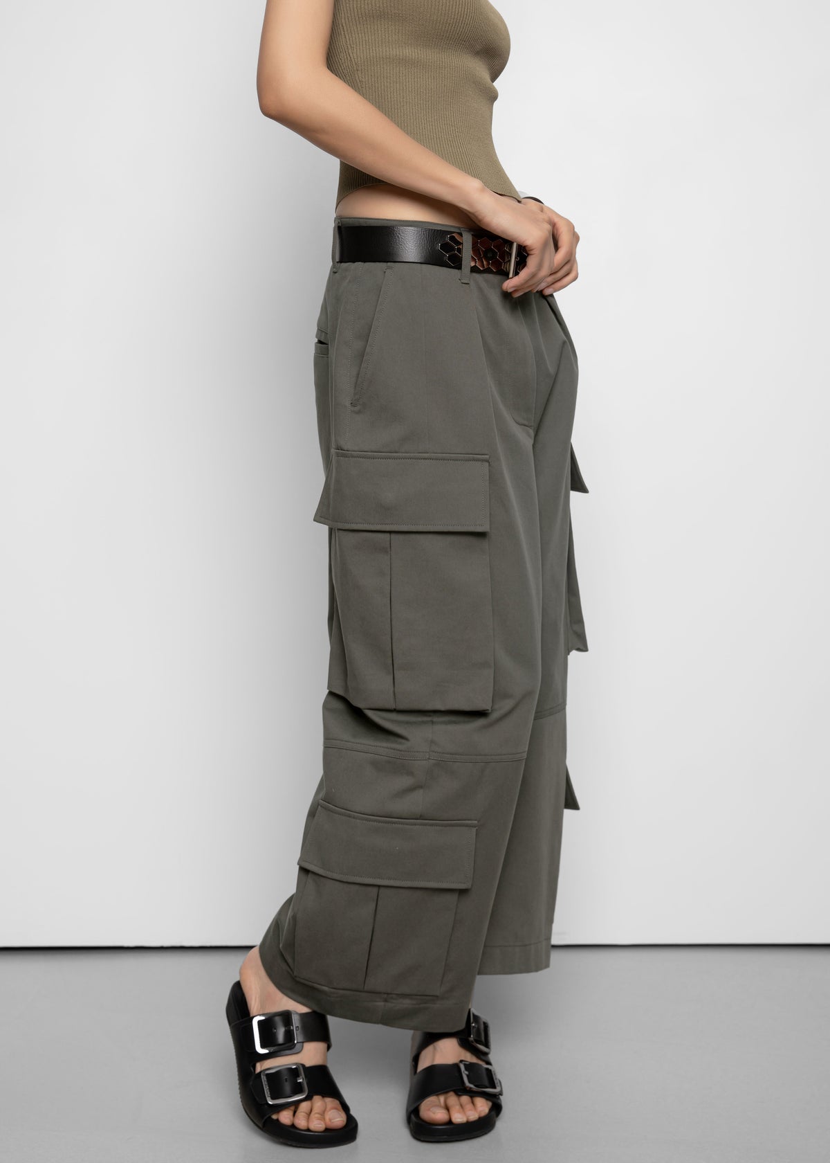 Villeron Cropped Cargo Pants - Dark Olive
