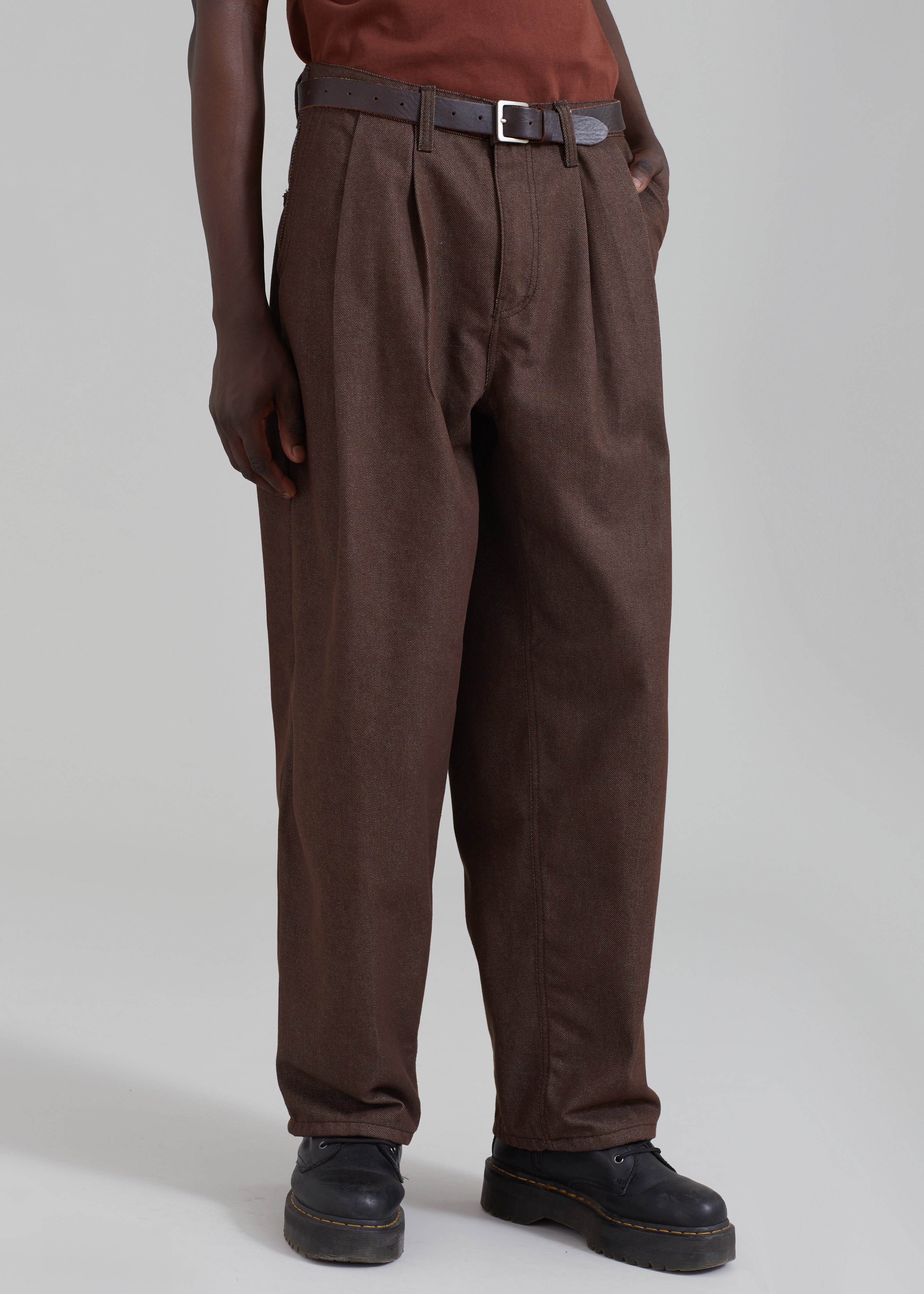 MEN UNIQLO U WIDE FIT PLEATED TAPERED TROUSERS