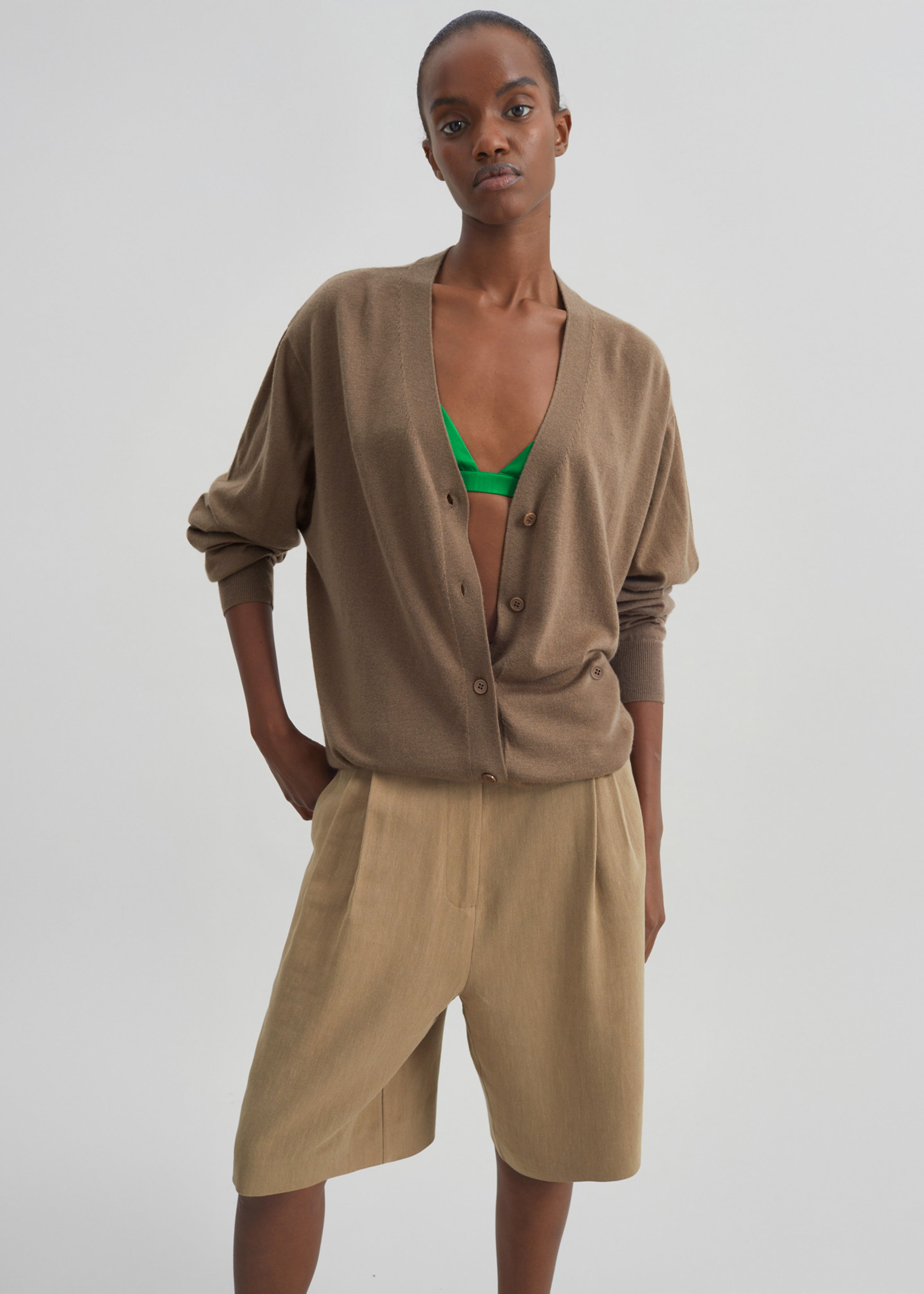 nica*　　mame V-Neck Cardigan Zina V-Neck Cardigan - Mocha – The Frankie Shop Europe
