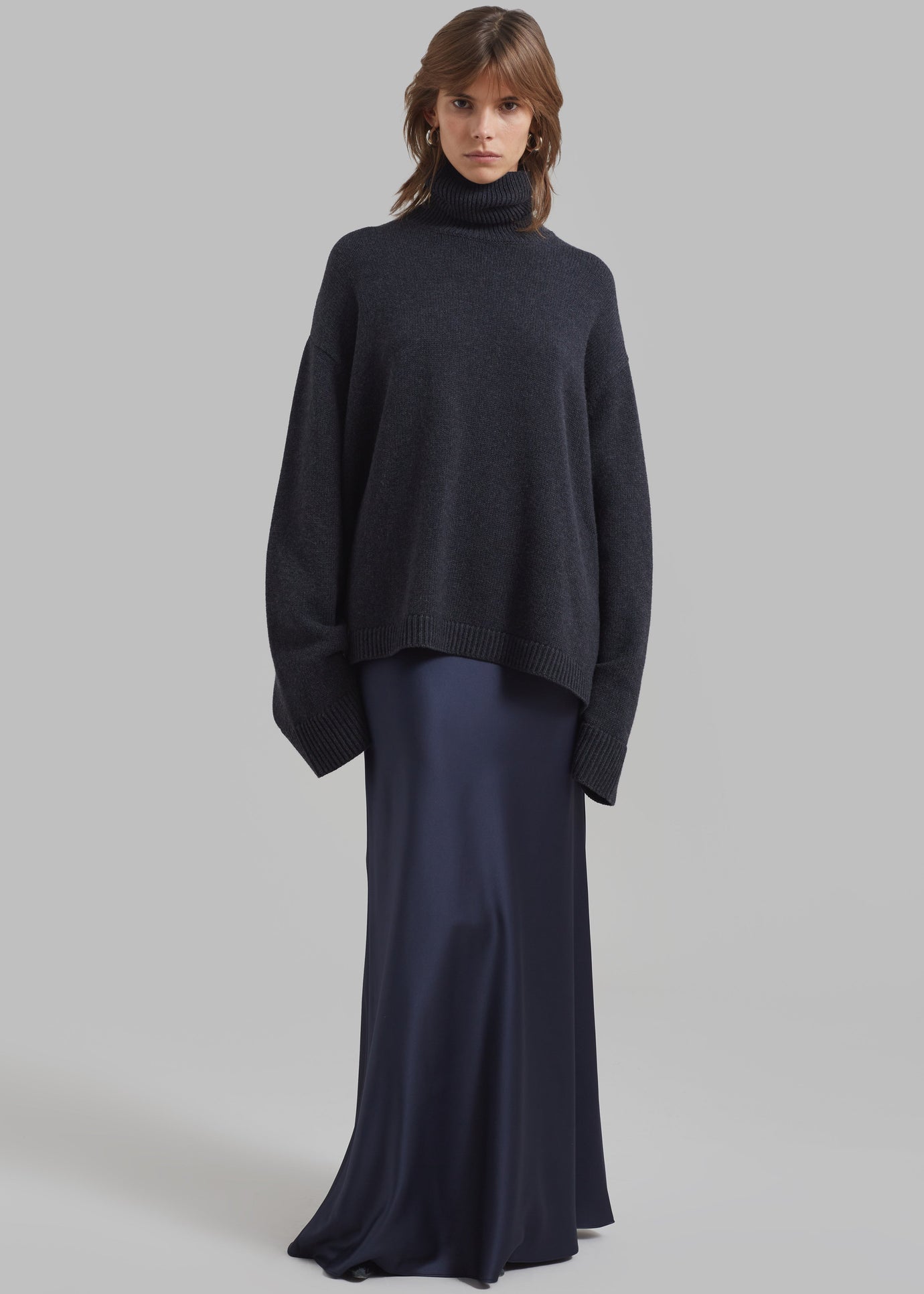 Amomento Silky Long Skirt - Navy