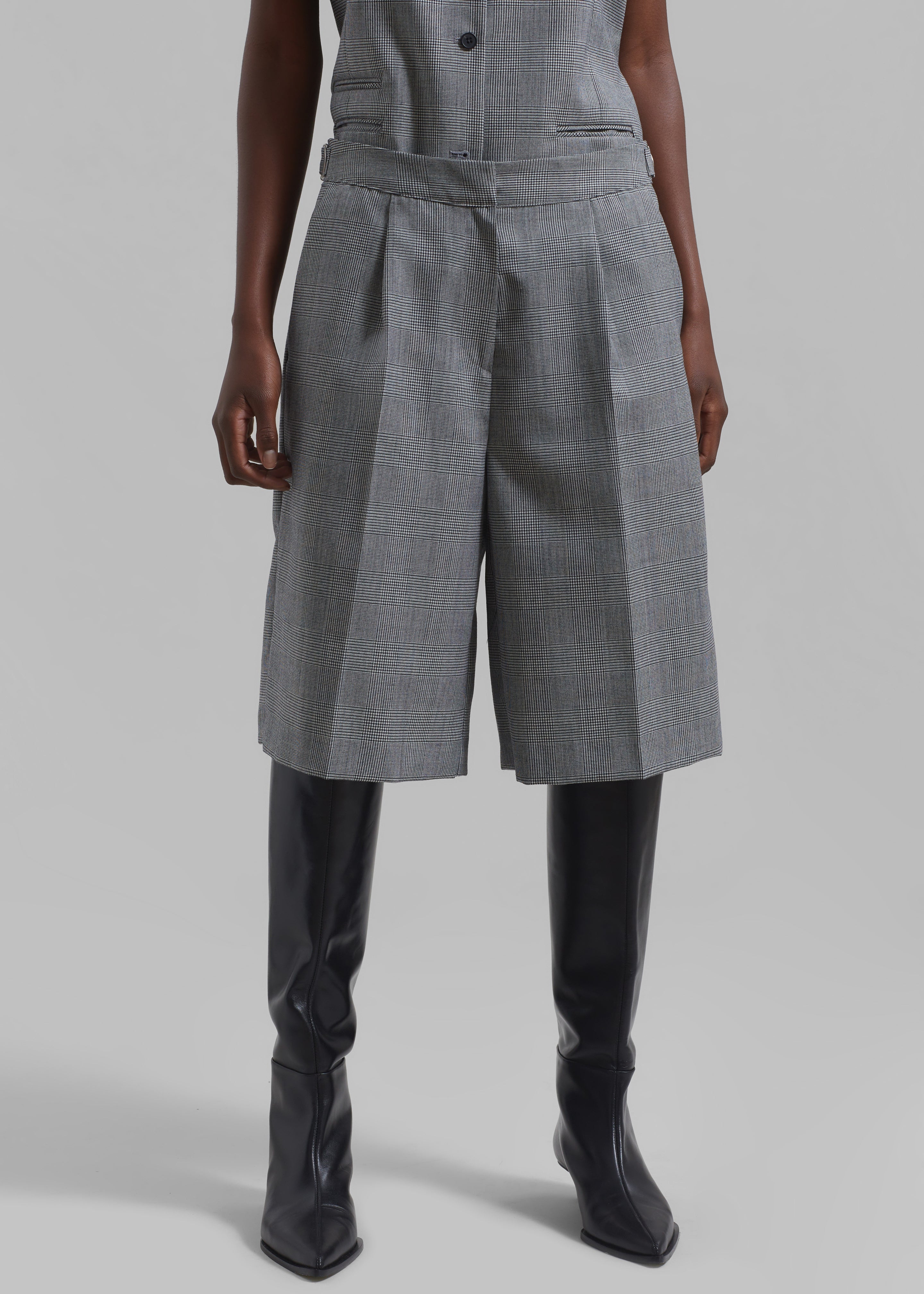 Essie Wool Bermuda Shorts - Light Grey Plaid - 6