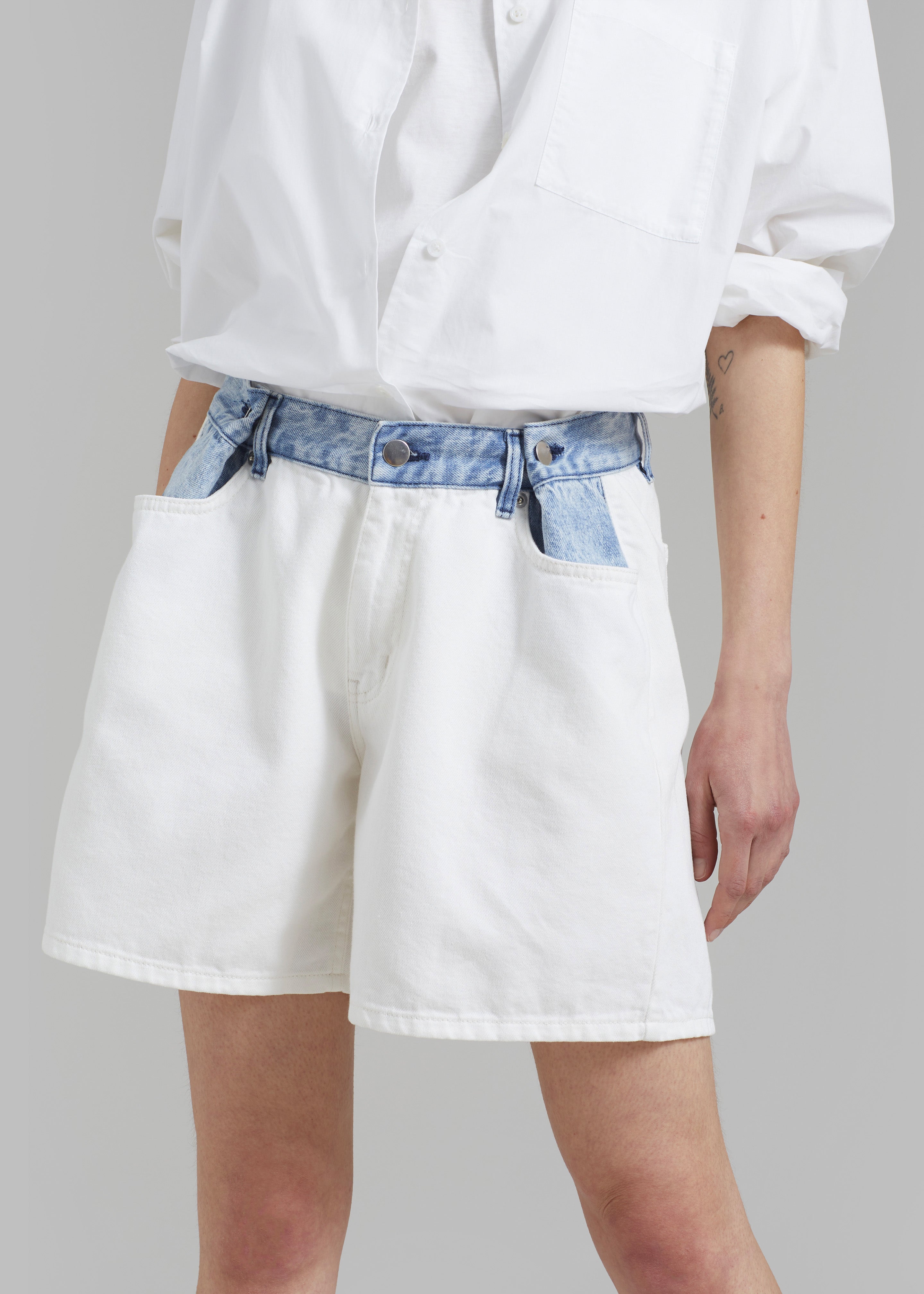 Hayla Contrast Denim Shorts - Off White/Blue