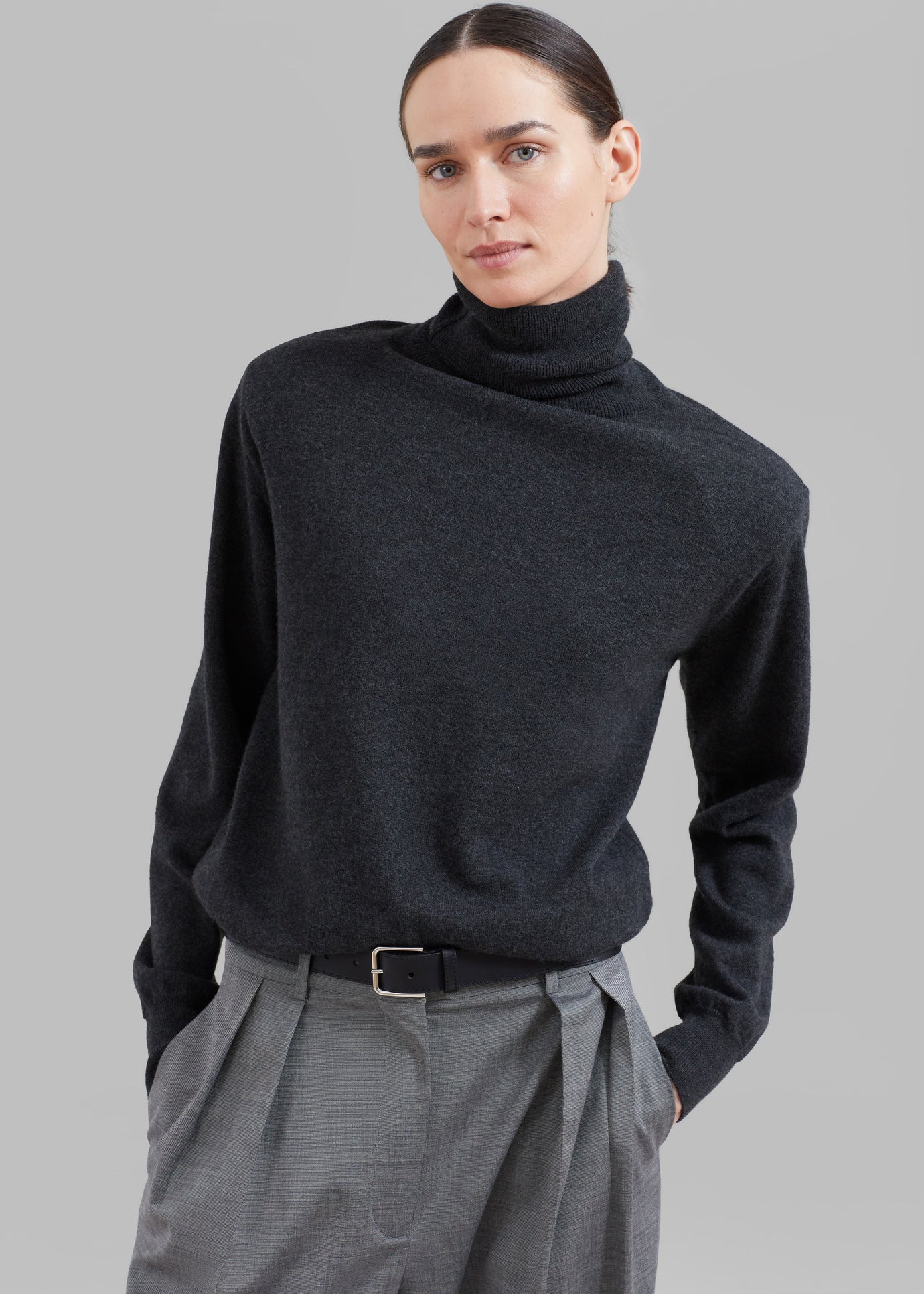 Ines Thin Padded Turtleneck - Charcoal
