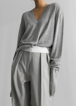 Juro V-Neck Knit - Grey