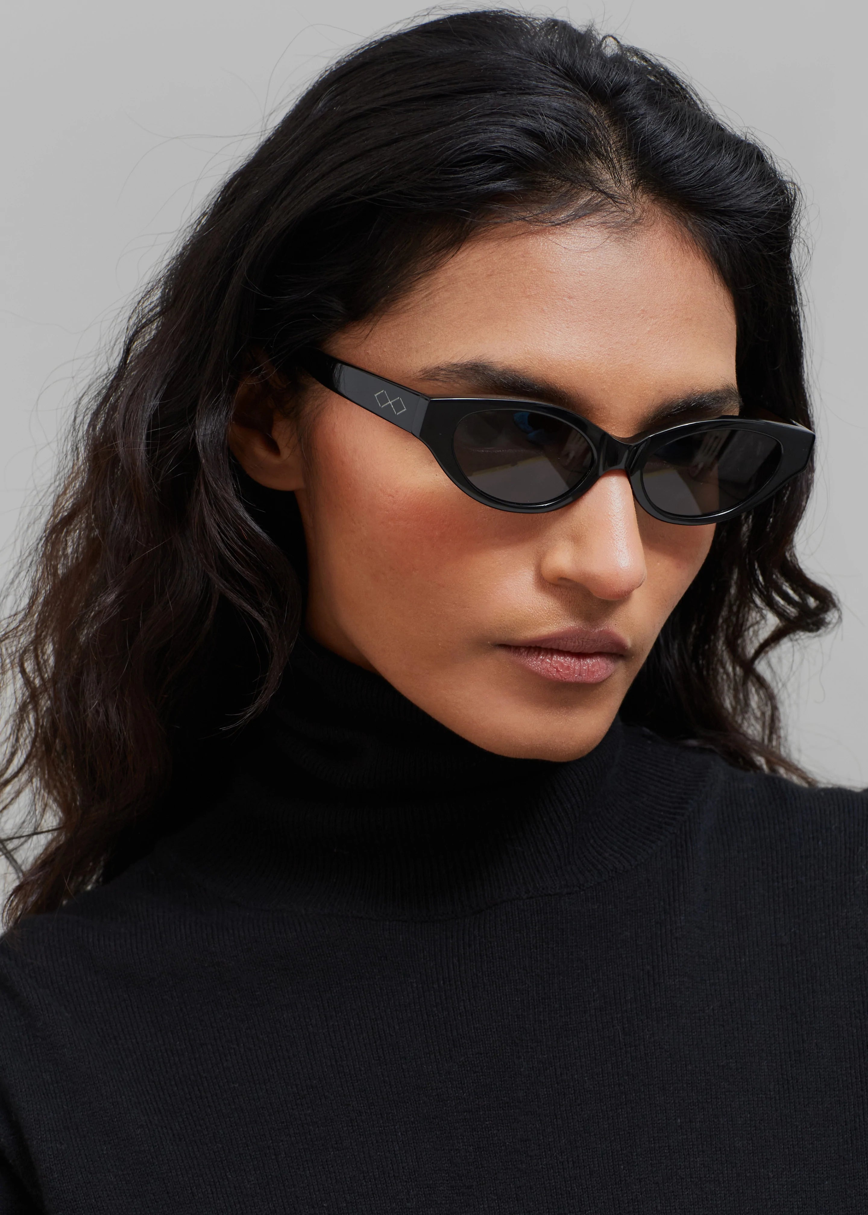 Karen Wazen Glamorous Sunglasses - Black - 3