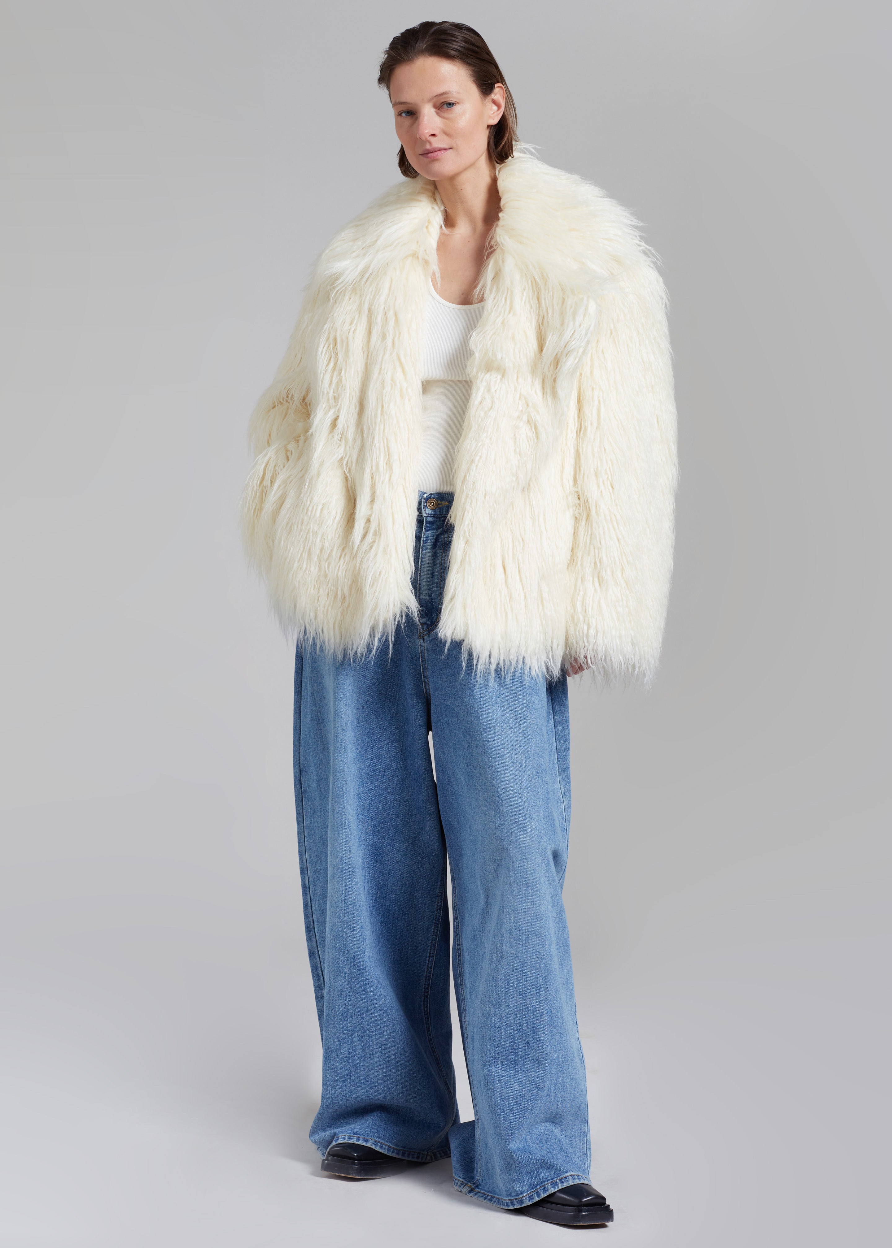 Liza Short Faux Fur Coat - Off White - 3