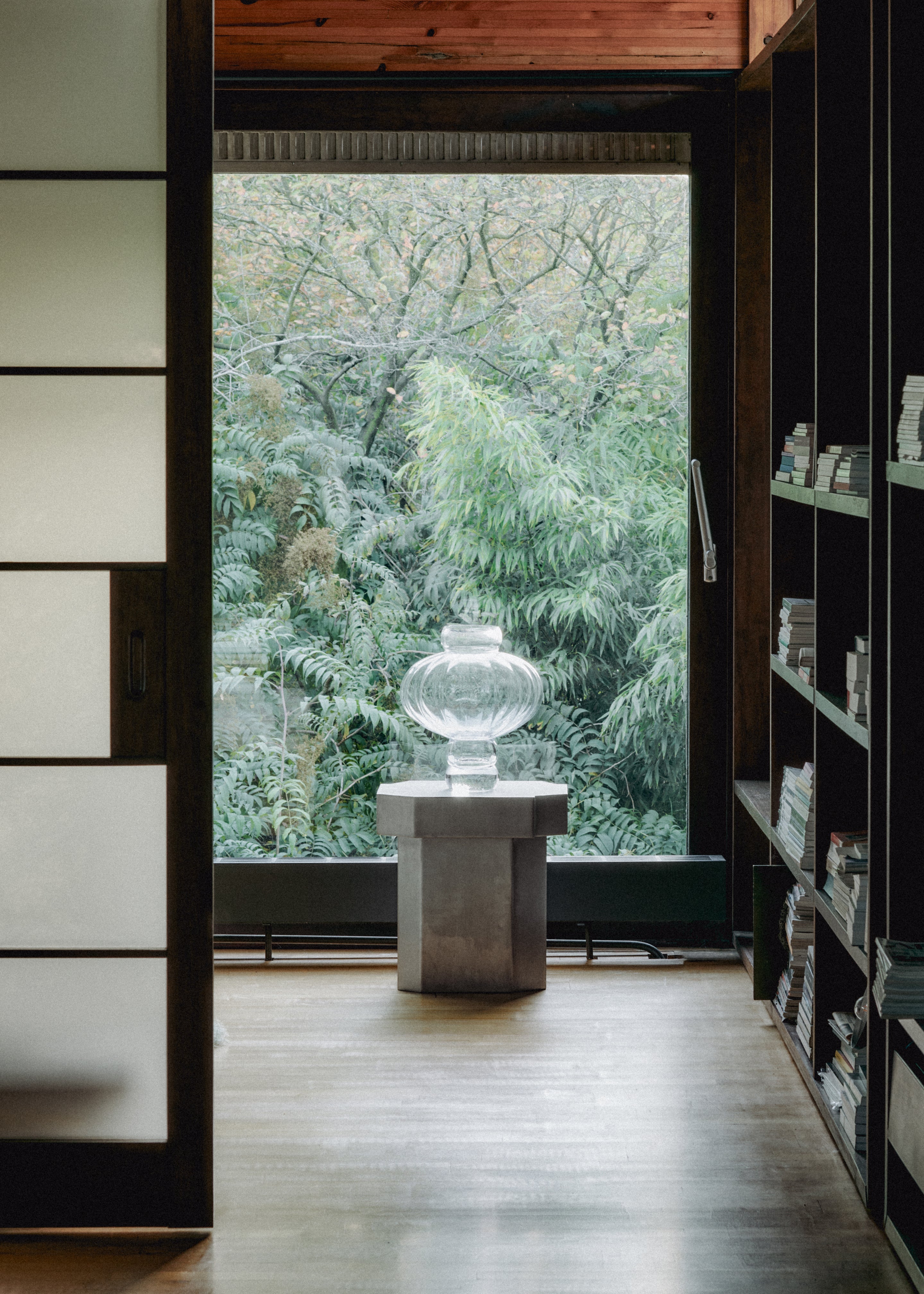 Louise Roe Glass Balloon Vase 02 - Clear - 4