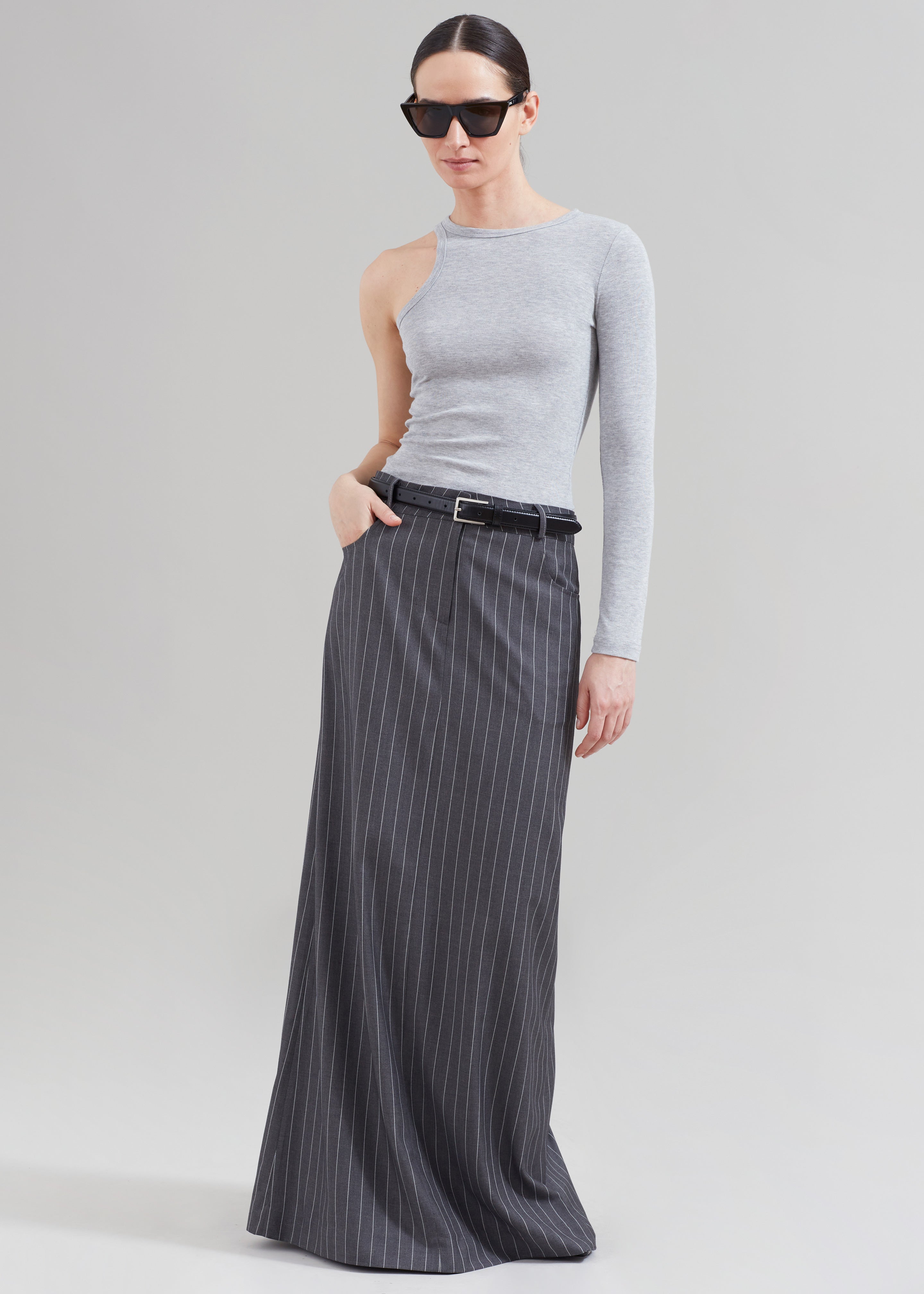 Long pencil skirt hotsell