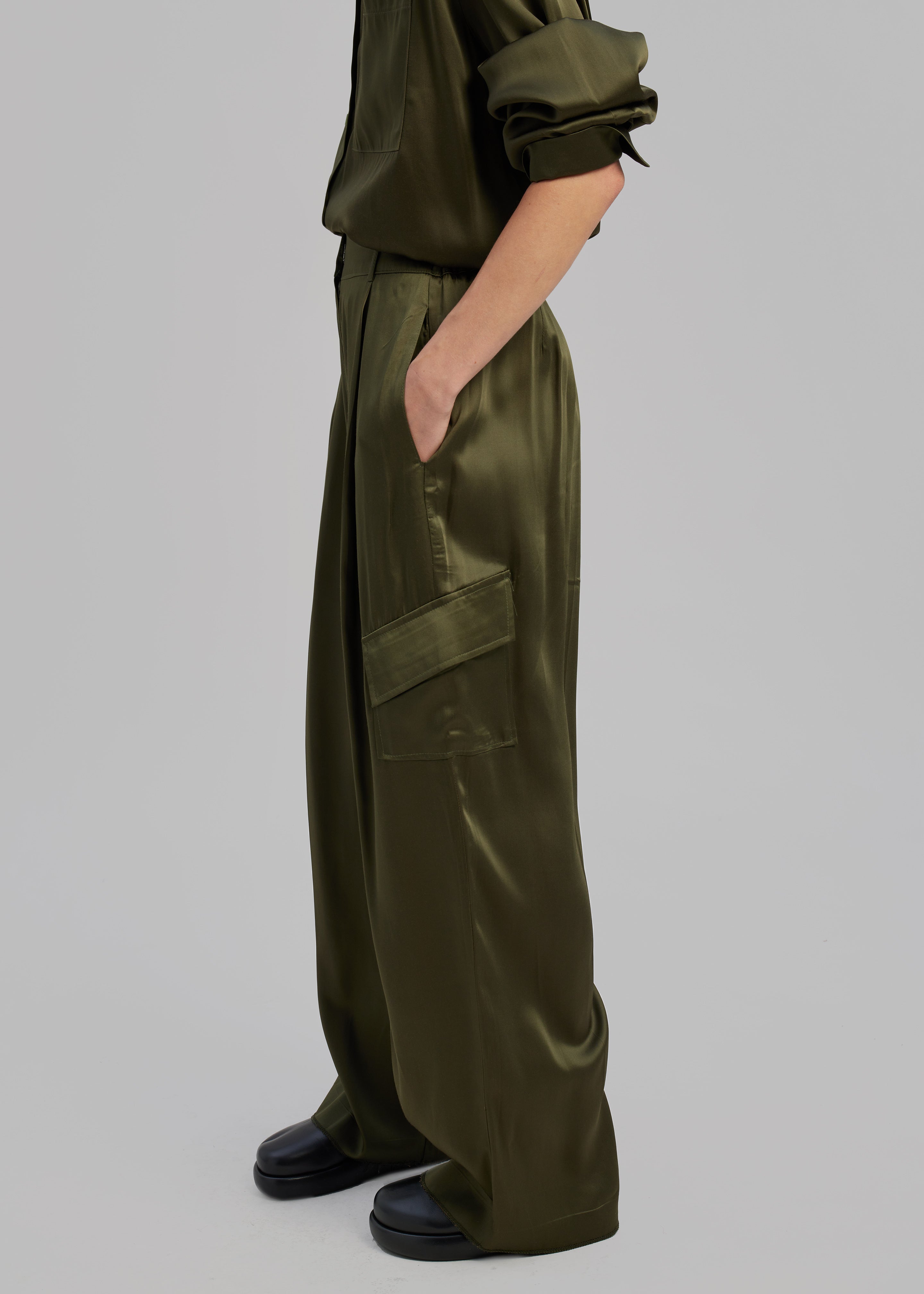 Menne Silky Trousers - Olive - 4