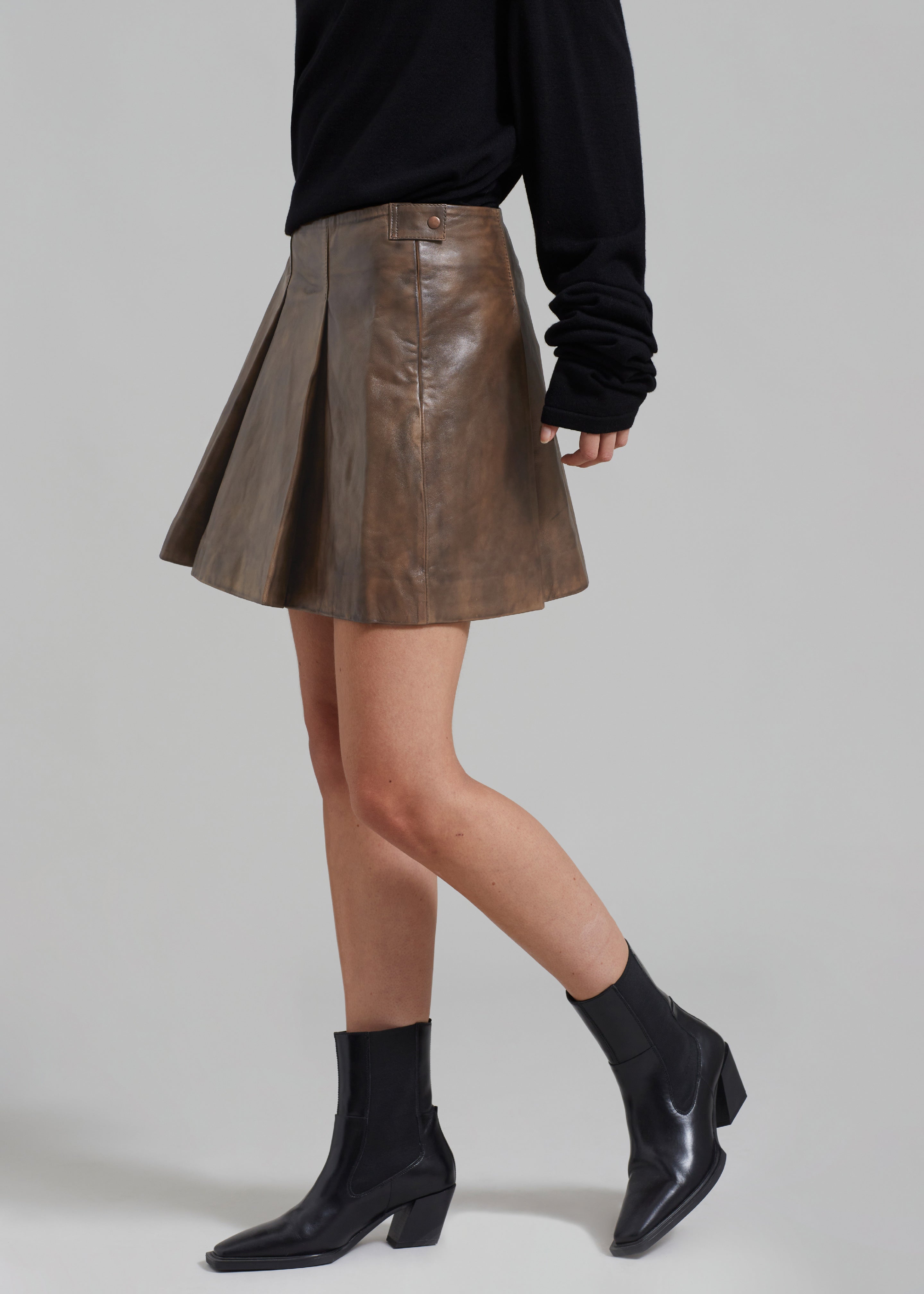 Khaki leather pleated skirt best sale