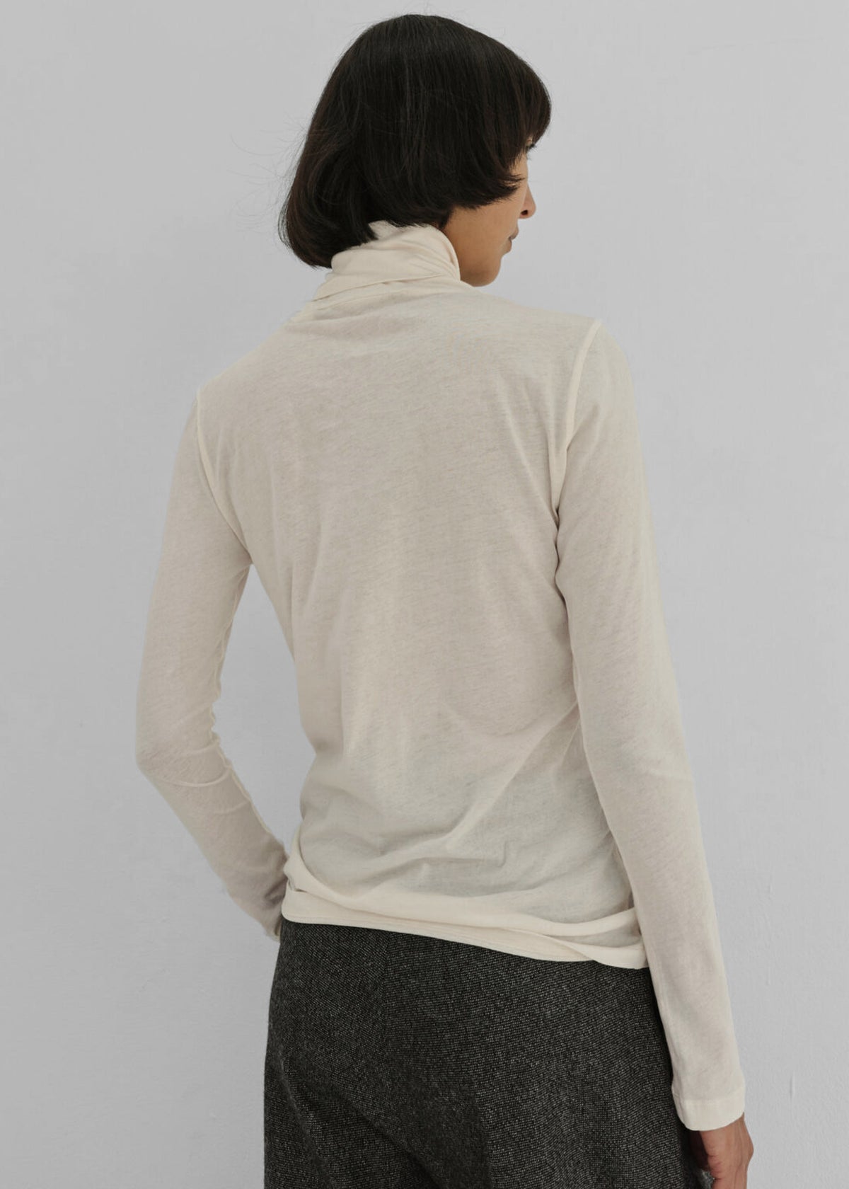 Rika Studios Riley Roll-Nk Tee - Ecru - 3