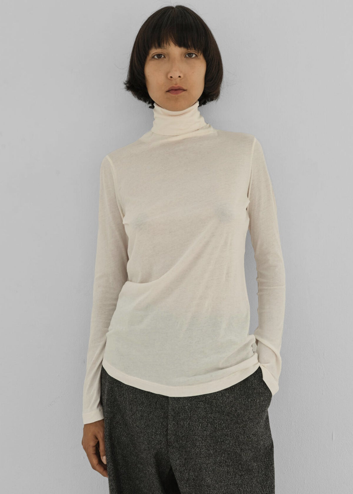 Rika Studios Riley Roll-Nk Tee - Ecru - 1
