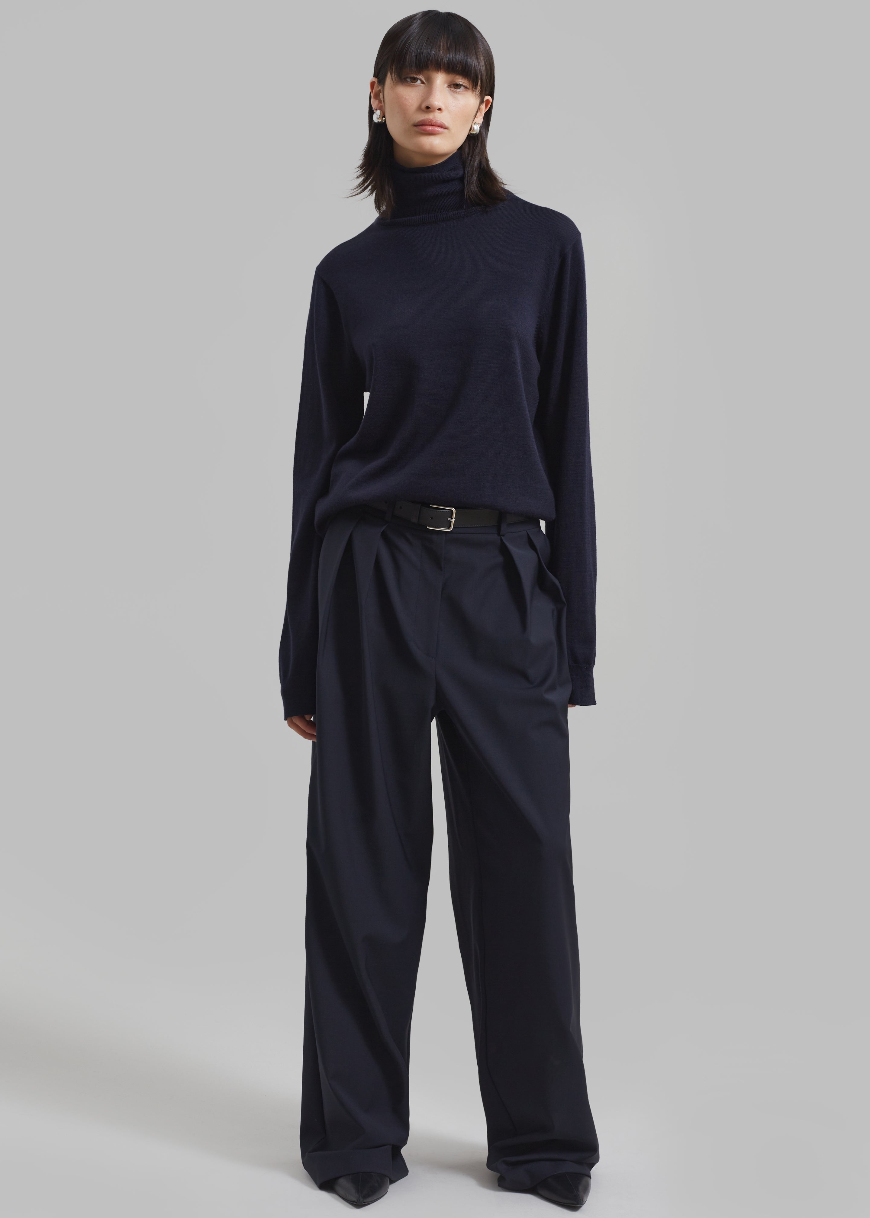 Ripley Pleated Trousers - Navy – Frankie Shop Europe